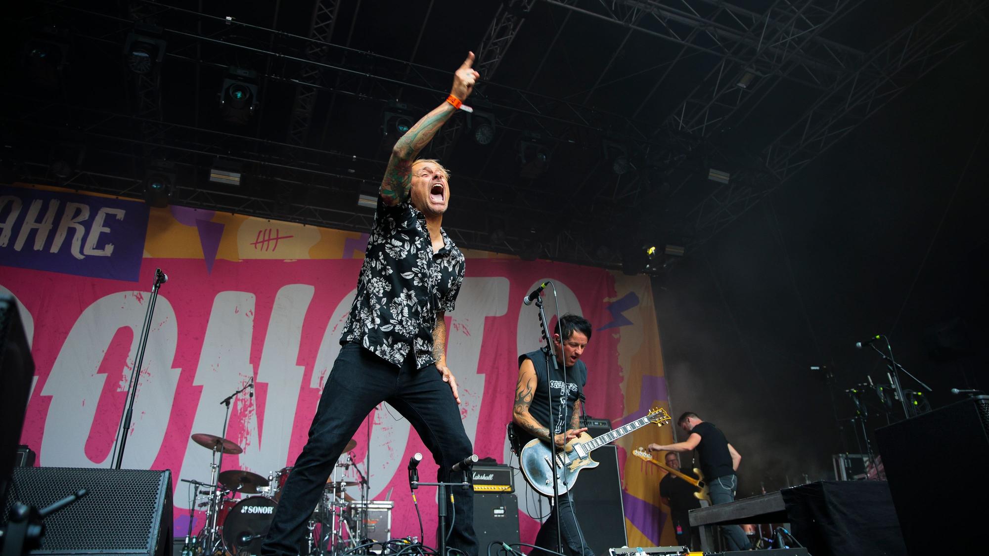 Das Bild zeigt die Band Donots bei ihrem Konzert auf dem Gamescom City Festival 2024. Foto:Dirk Borm
