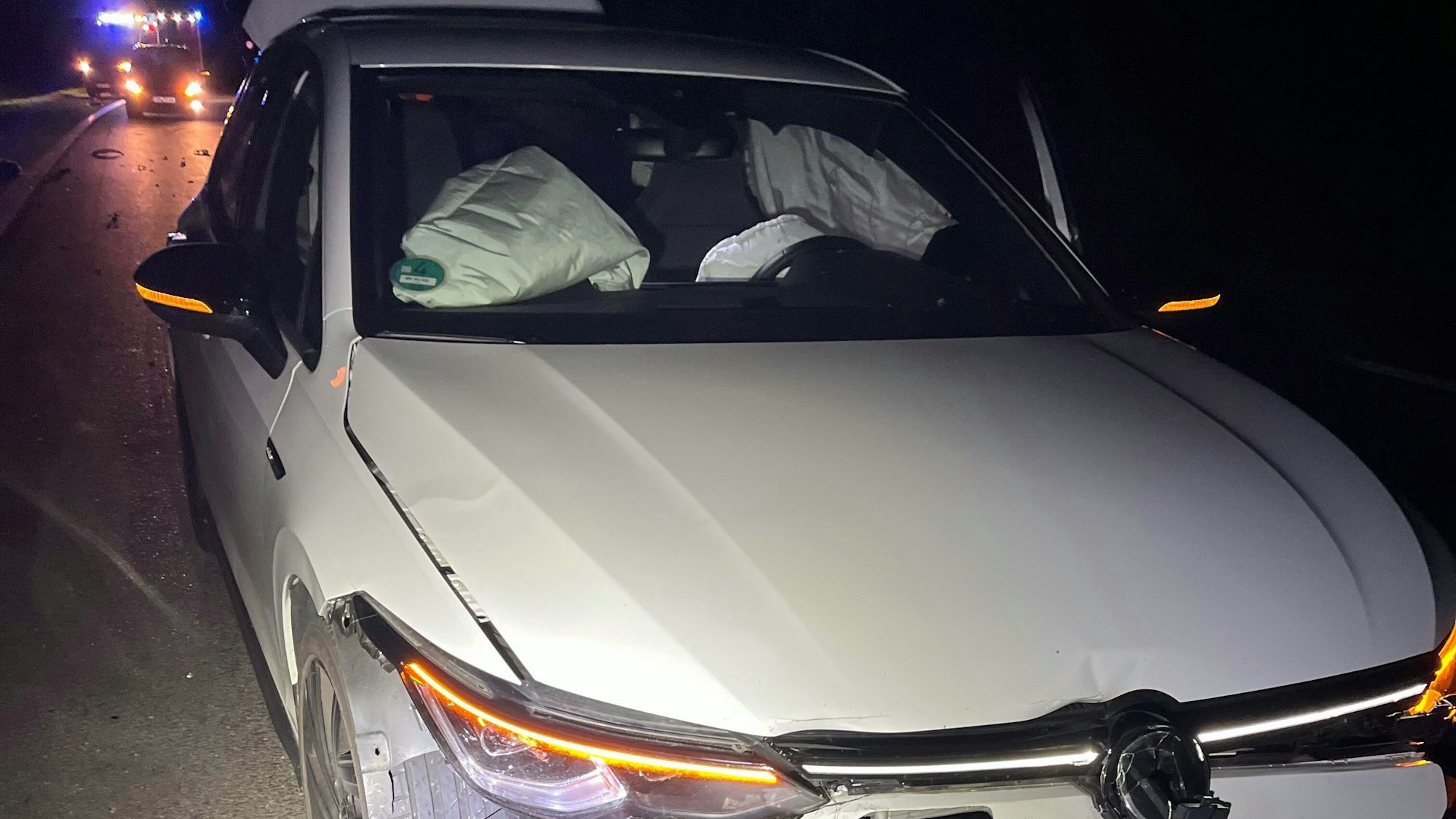 Das beschädigte Auto.