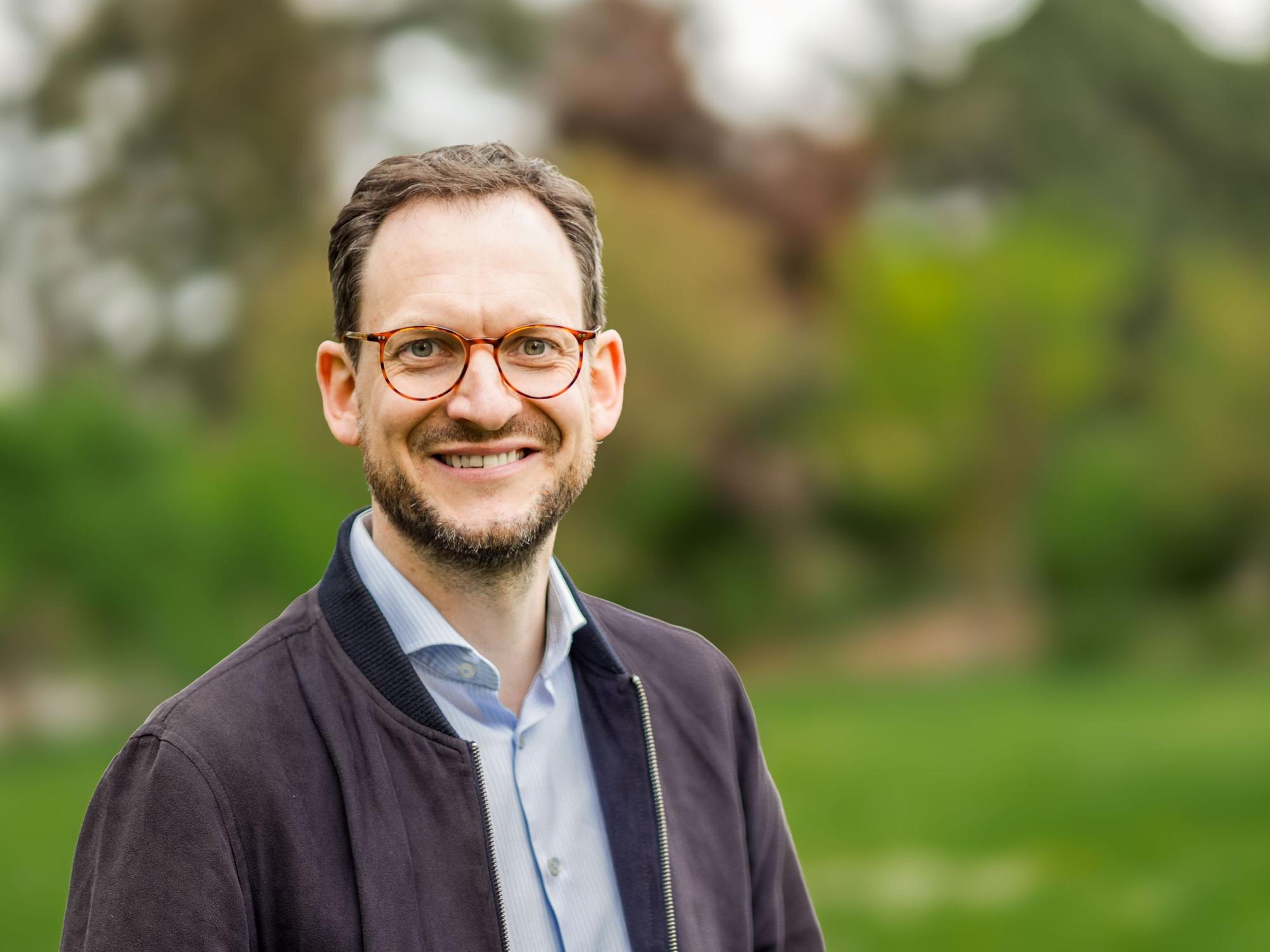 Das Bild zeigt Thilo Waasem im Portrait.