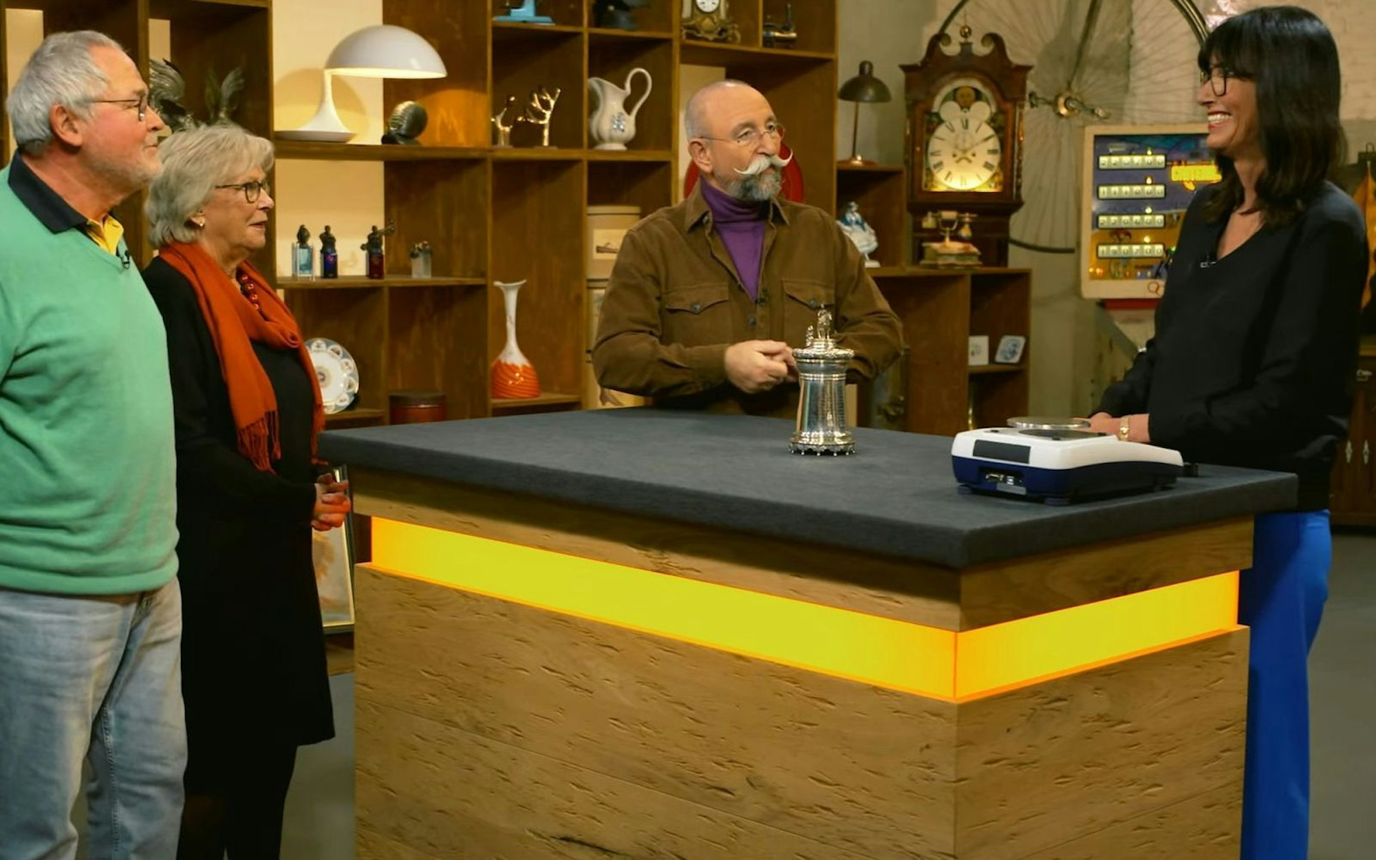 „Unglaublich, was sie da für einen Fund getan haben!“, lobte Kunsthistorikerin Heide Rezepa-Zabel (r.). (Bild: ZDF)