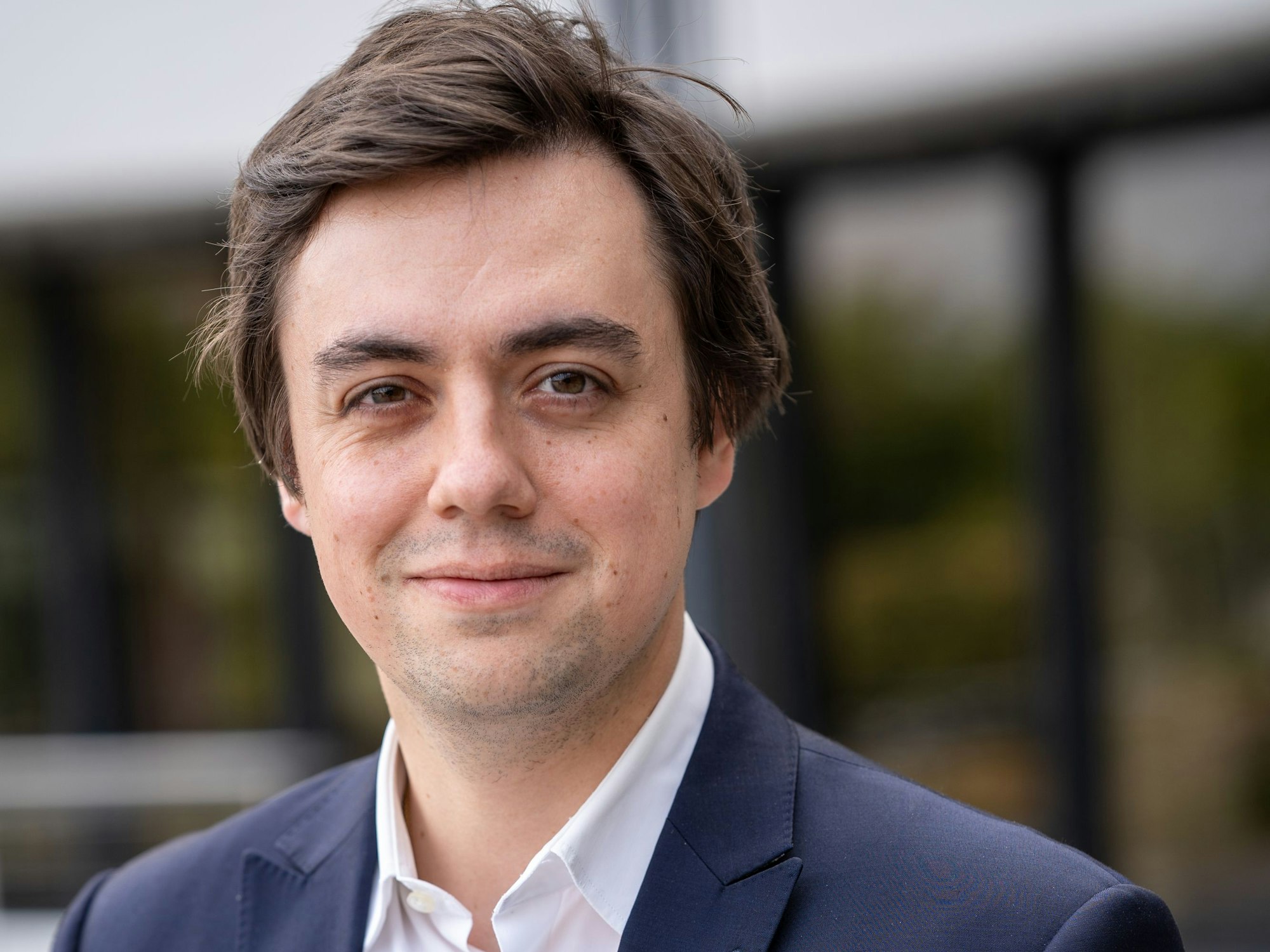 Das Bild zeigt Frederik Schorn im Portrait.