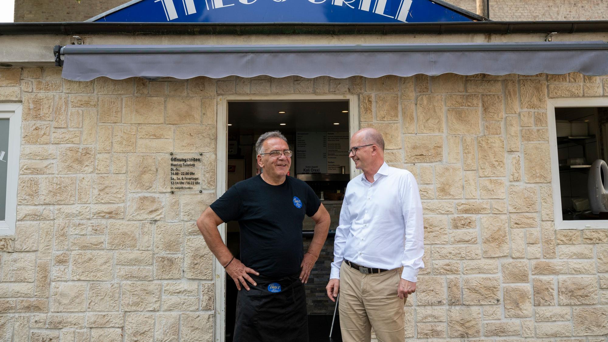 Markus Greitemann mit Theodoros Georgiadis.