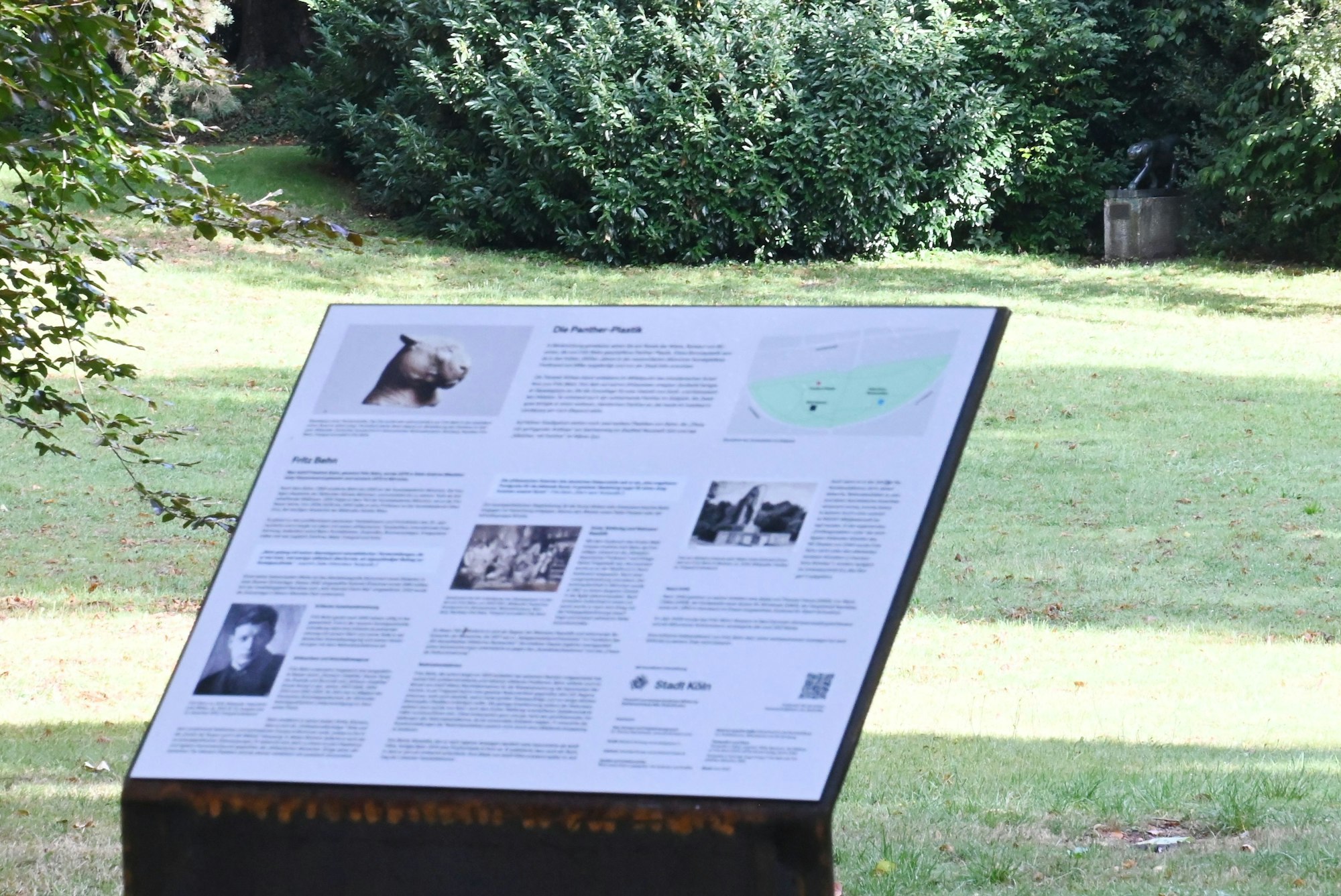Die Tafel über Fritz Behn im Marienburger Südpark.