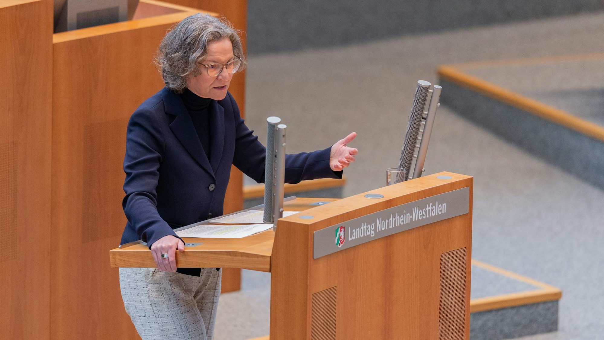 Kommunalministerin Ina Scharrenbach möchte den Kommunen deutlich mehr Geld zukommen lassen. (Archivfoto)