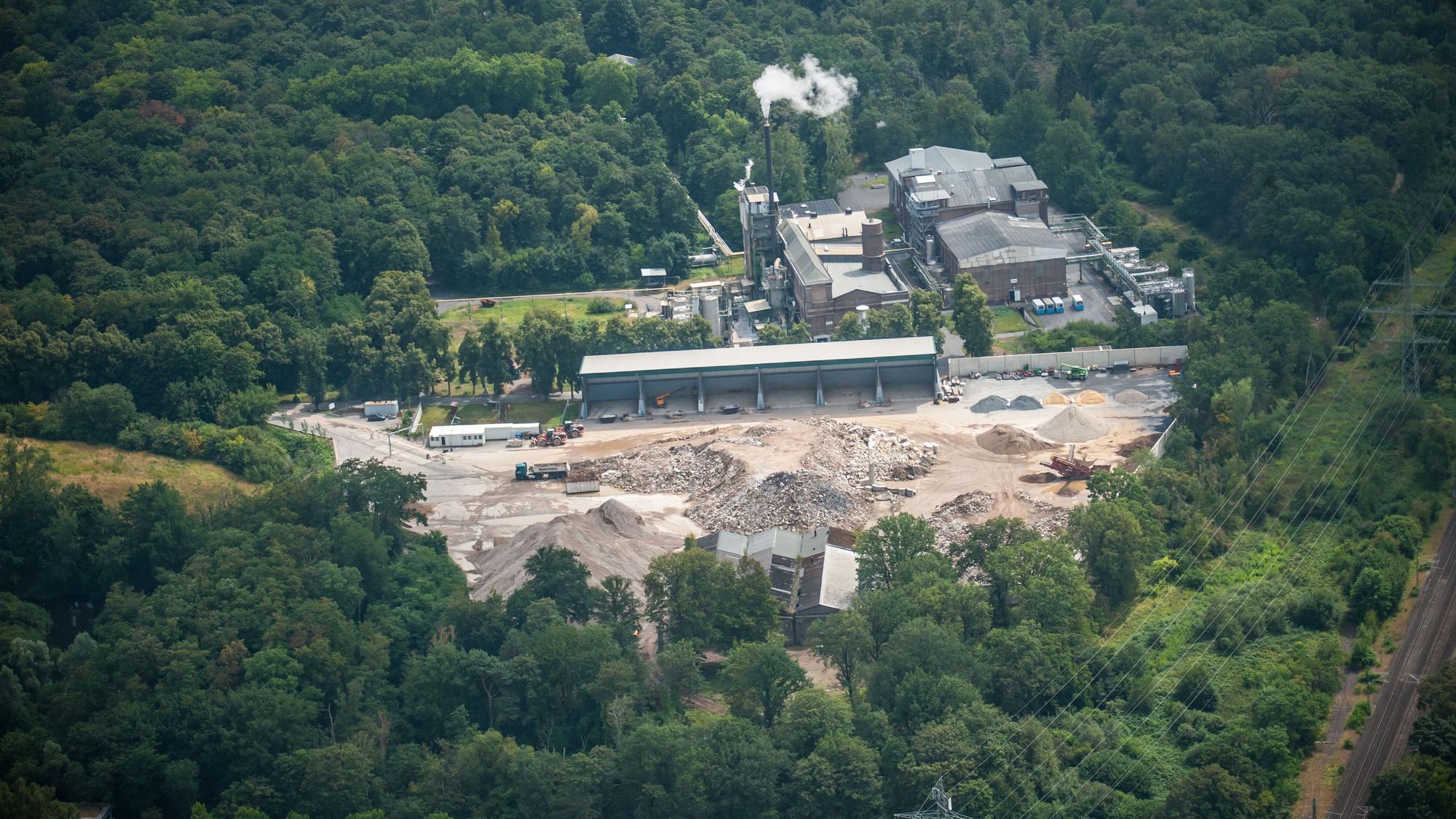 Axplora-Betriebsanlagen in Schlebusch aus der Luft fotografiert.