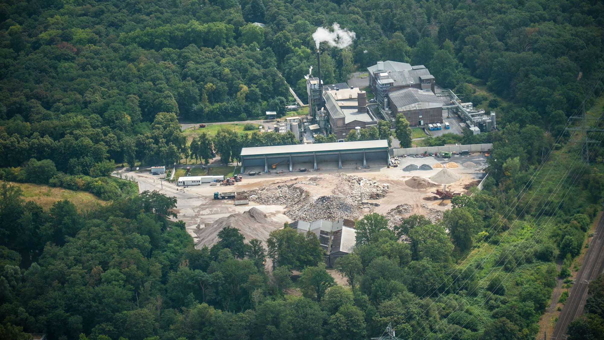 Axplora-Betriebsanlagen in Schlebusch aus der Luft fotografiert.