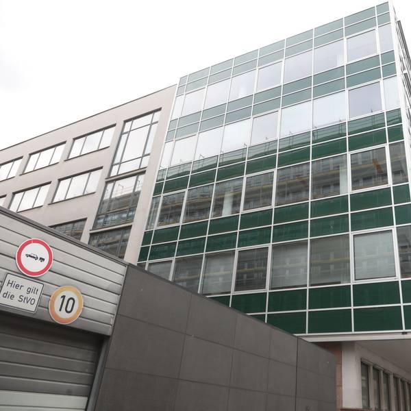 21.07.2025, Köln: Das Kaufhof-Areal an der Leonhard-Tietz-Straße im Übersichtsbild. Die Kölner Stadtverwaltung will dort als Mieterin einziehen, doch das Vorhaben verzögert sich und wird teurer als geplant. Foto: Arton Krasniqi