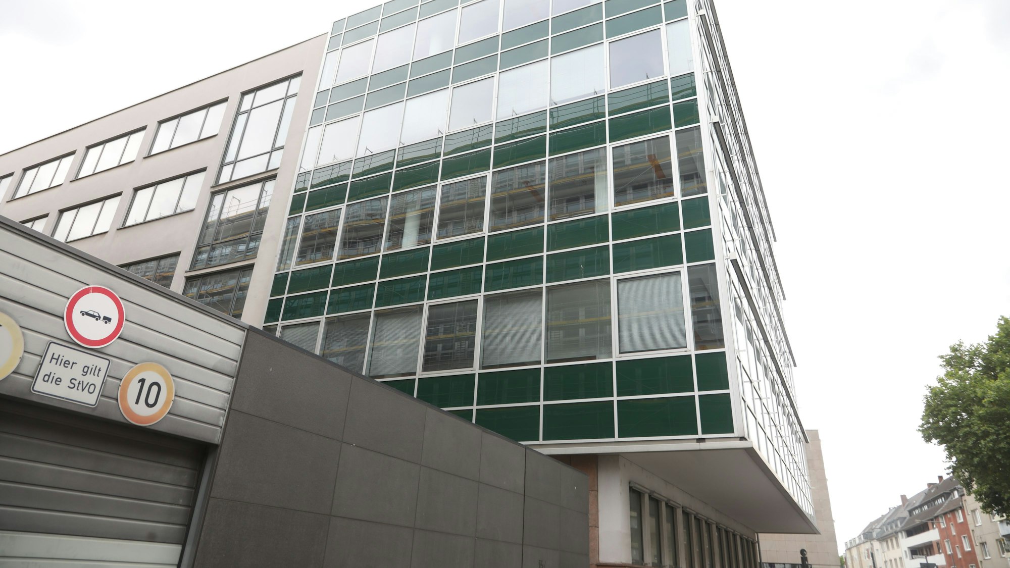 21.07.2025, Köln: Das Kaufhof-Areal an der Leonhard-Tietz-Straße im Übersichtsbild. Die Kölner Stadtverwaltung will dort als Mieterin einziehen, doch das Vorhaben verzögert sich und wird teurer als geplant. Foto: Arton Krasniqi