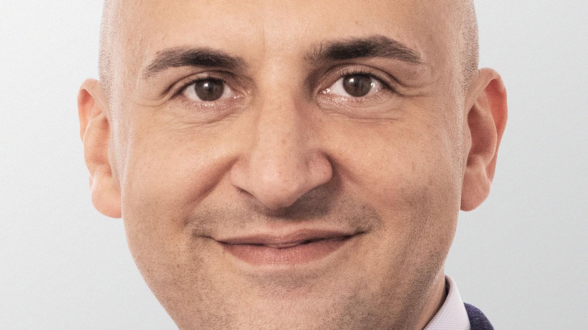 Christof Milischewski lächelt in die Kamera.