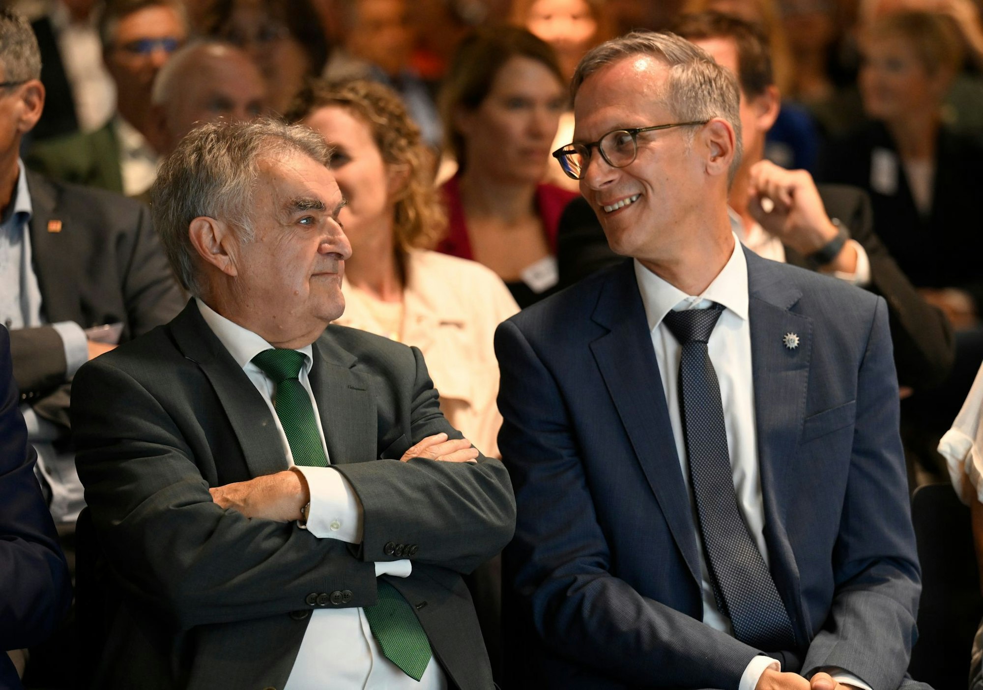 Trotz mehrmals erhöhter Einstellungszahlen komme zu wenig Nachwuchs in den Polizeibehörden vor Ort an, sagte der neue GdP-Landeschef Patrick Schlüter.
