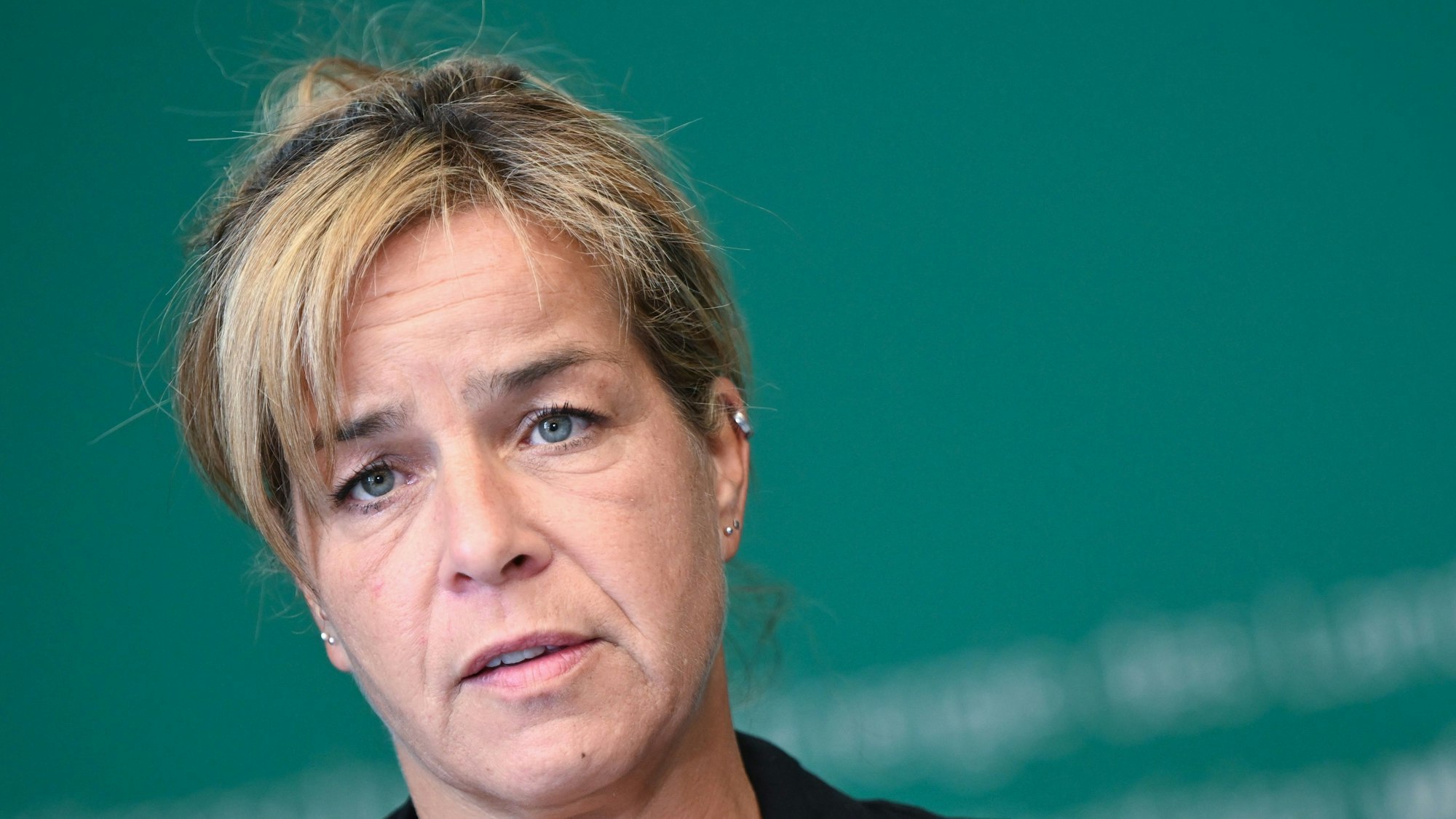 Mona Neubaur (Bündnis 90/Die Grünen), Ministerin für Wirtschaft, Industrie, Klimaschutz und Energie des Landes Nordrhein-Westfalen, besuchte mit einer Wirtschaftsdelegation die Ukraine.