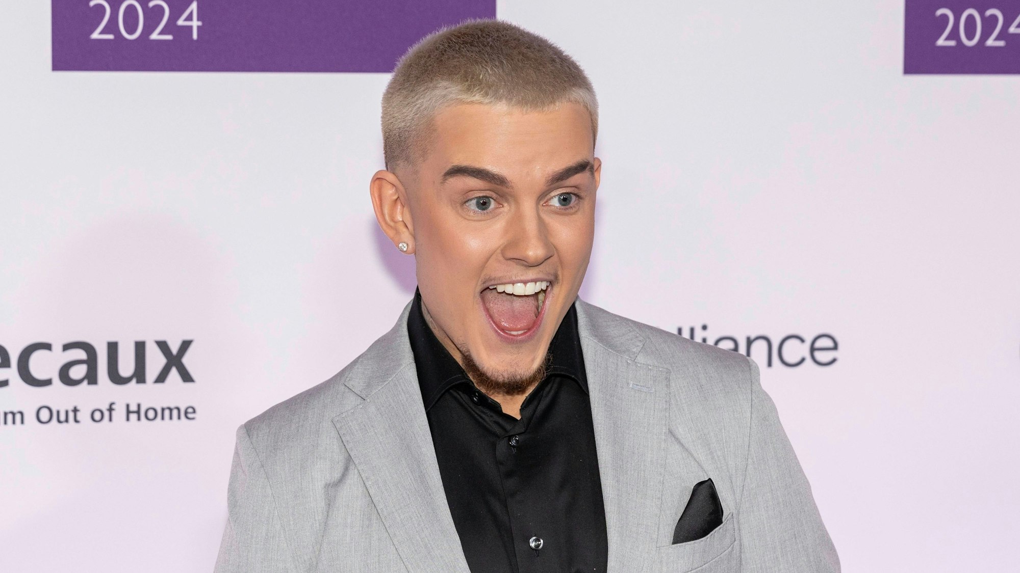 Influencer Tim Kampmann (Twenty4tim) spricht offen über seine Anfänge mit Social-Media und seinen größten Verdienst mit einem Deal.