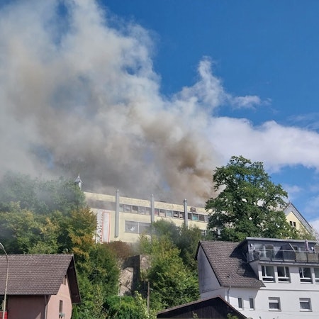 Das Geisterhaus Castell Sonneck in Lohmar brennt.