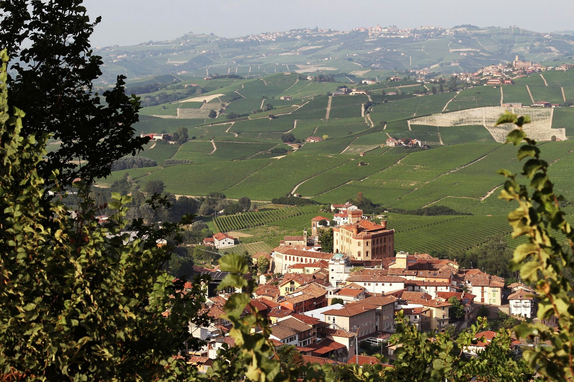 Barolo ist ein Dorf im Piemont, das einem der bekanntesten Weine der Welt seinen Namen gab.