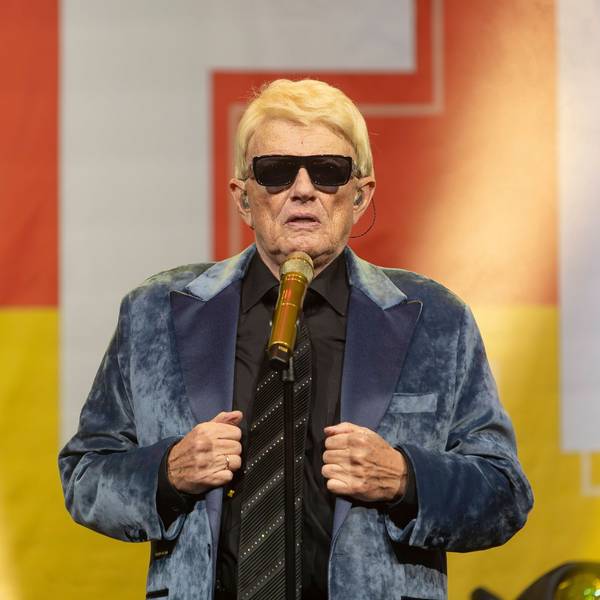 Volksmusik-Star Heino beim Konzert auf der Bühne.