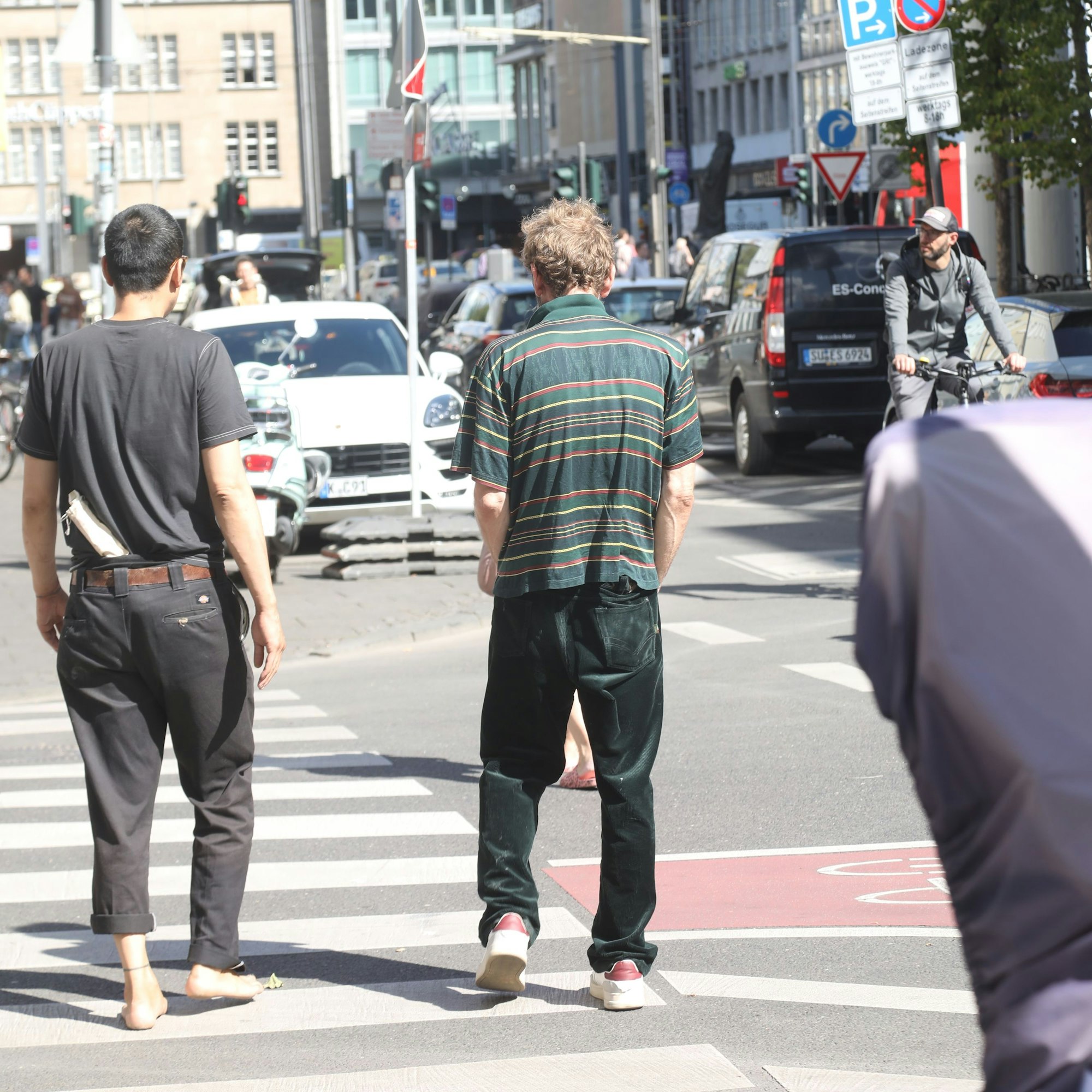 29.08.2025, Köln: Rund um den Neumarkt - ein Ortsbesuch in der Innenstadt. Zahlreichen Drogenabhängigen prägen das Bild des Stadtteils. Die Polizei ist im Dauereinsatz. Foto: Arton Krasniqi
Personen müssen unkentlich gemacht werden!!!!