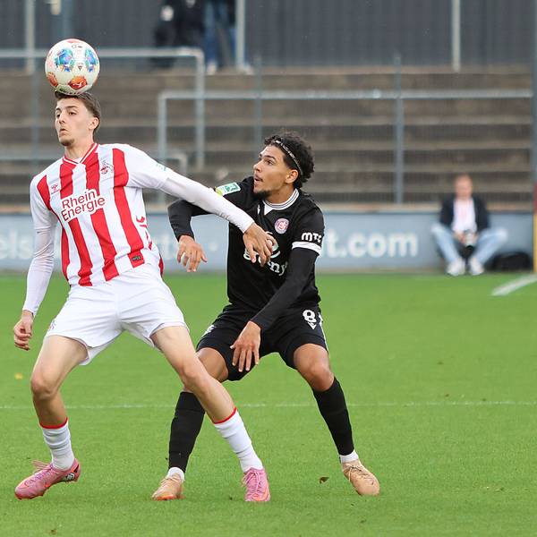 Fussball | Regionalliga West 6.Spieltag | Montag 01.09.2025 | Ort: Franz Kremer Stadion Koeln | 1.FC Koeln U21 - Wuppertaler SV | Im Bild von links Malek El Mala (Koeln U21) und Jeremy Celal Aydogan (WSV) |
Foto: Stefan Rittershaus / FUNKE Foto Services