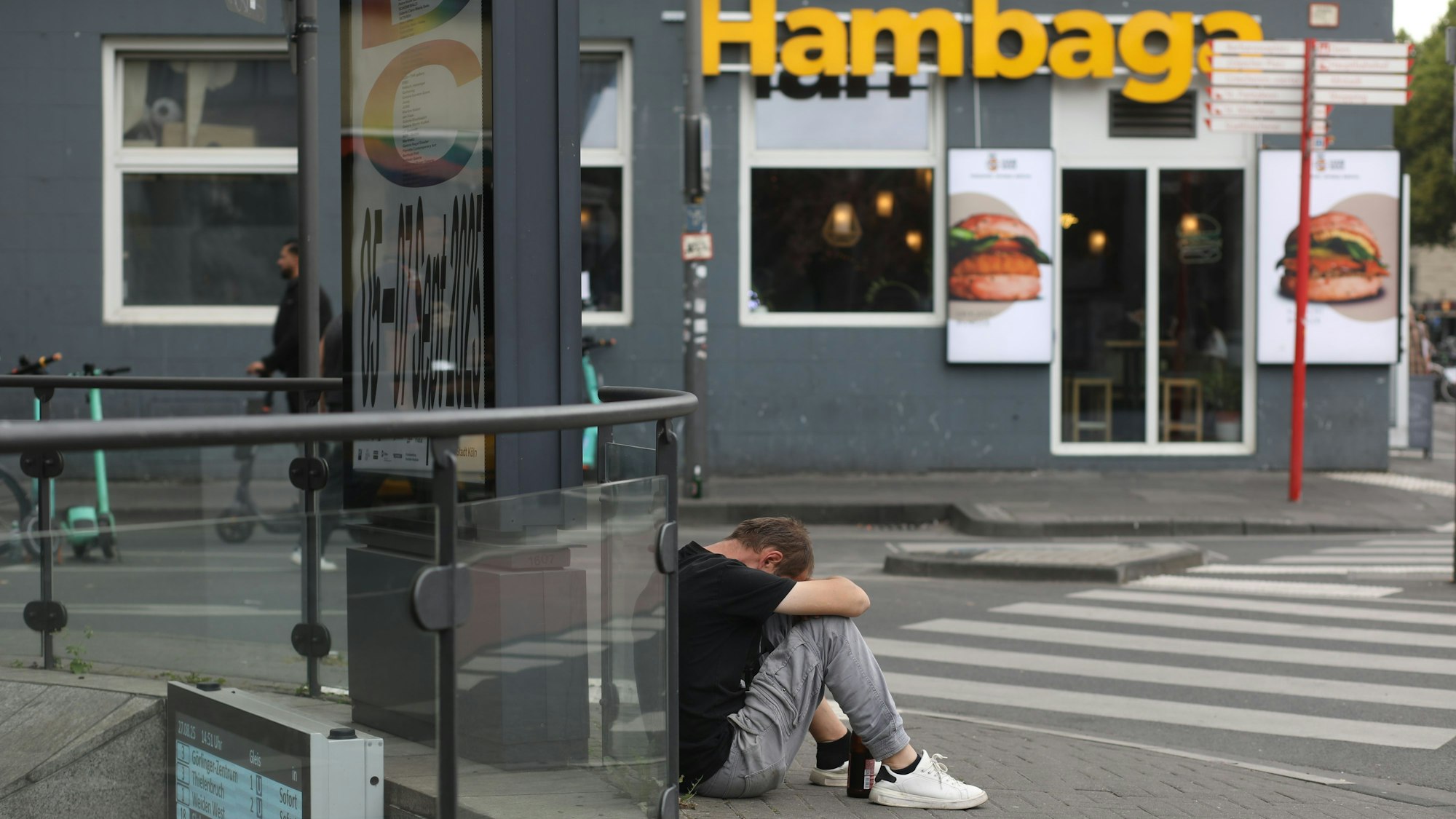 29.08.2025, Köln: Rund um den Neumarkt - ein Ortsbesuch in der Innenstadt. Zahlreichen Drogenabhängigen prägen das Bild des Stadtteils. Die Polizei ist im Dauereinsatz. Foto: Arton Krasniqi
Personen müssen unkentlich gemacht werden!!!!