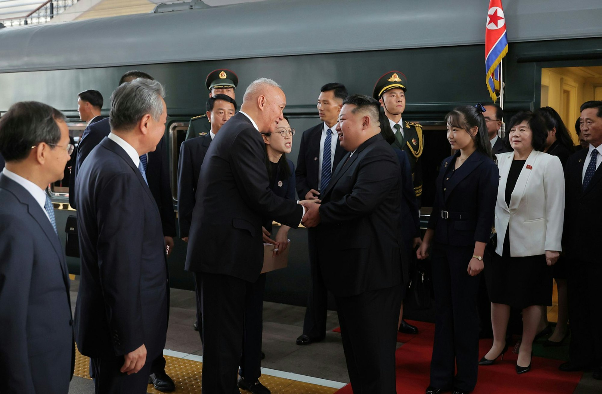 Nordkoreas Machthaber Kim Jong Un reiste erstmals mit seiner Tochter ins Ausland.