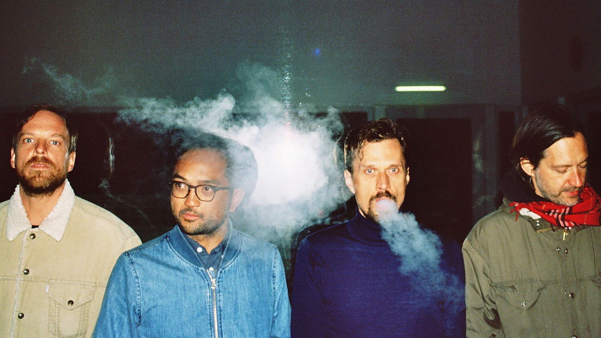 Die vier Mitglieder der Kölner Band Von Spar stehen nebeneinander