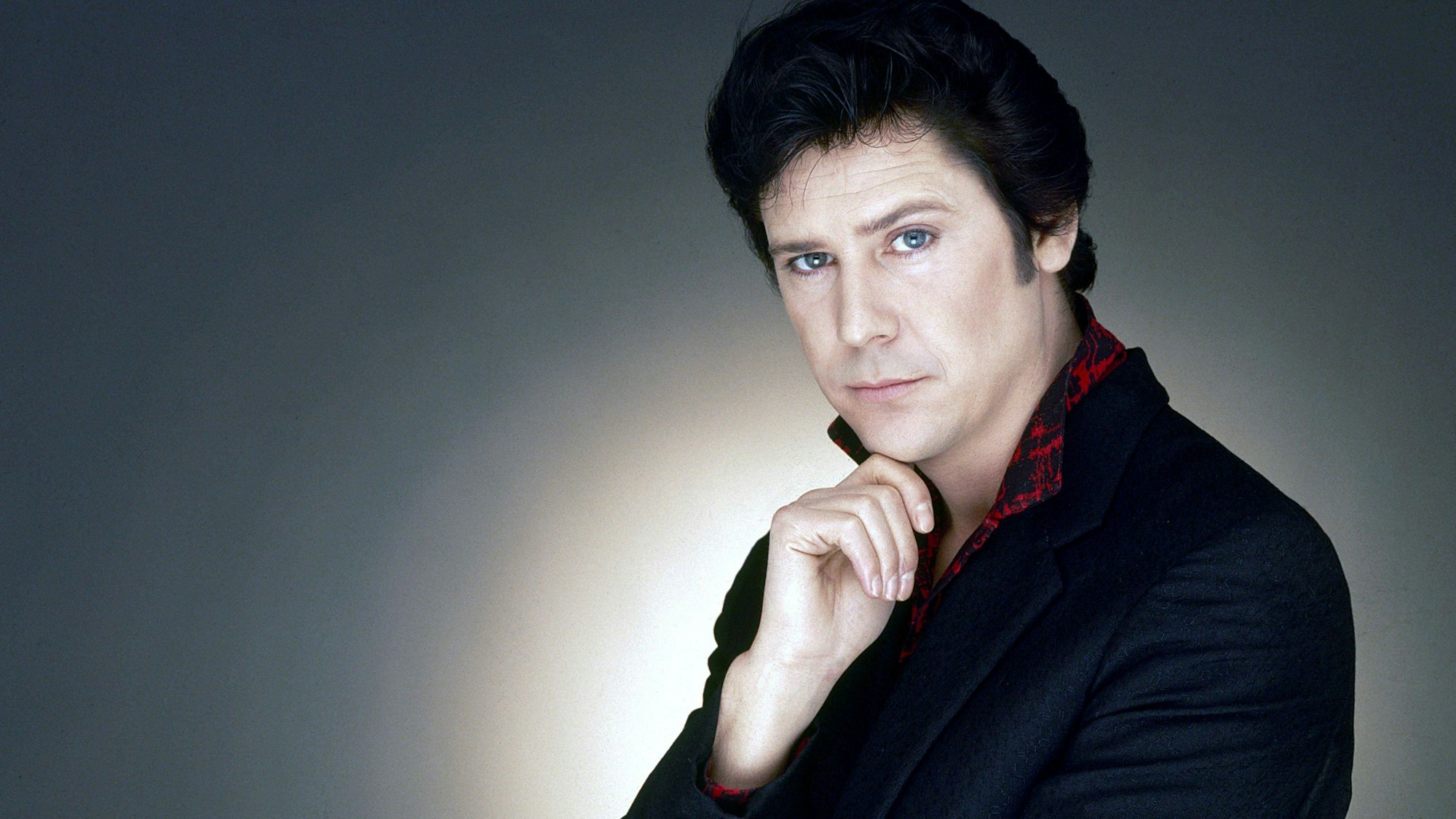 Shakin’ Stevens posiert.