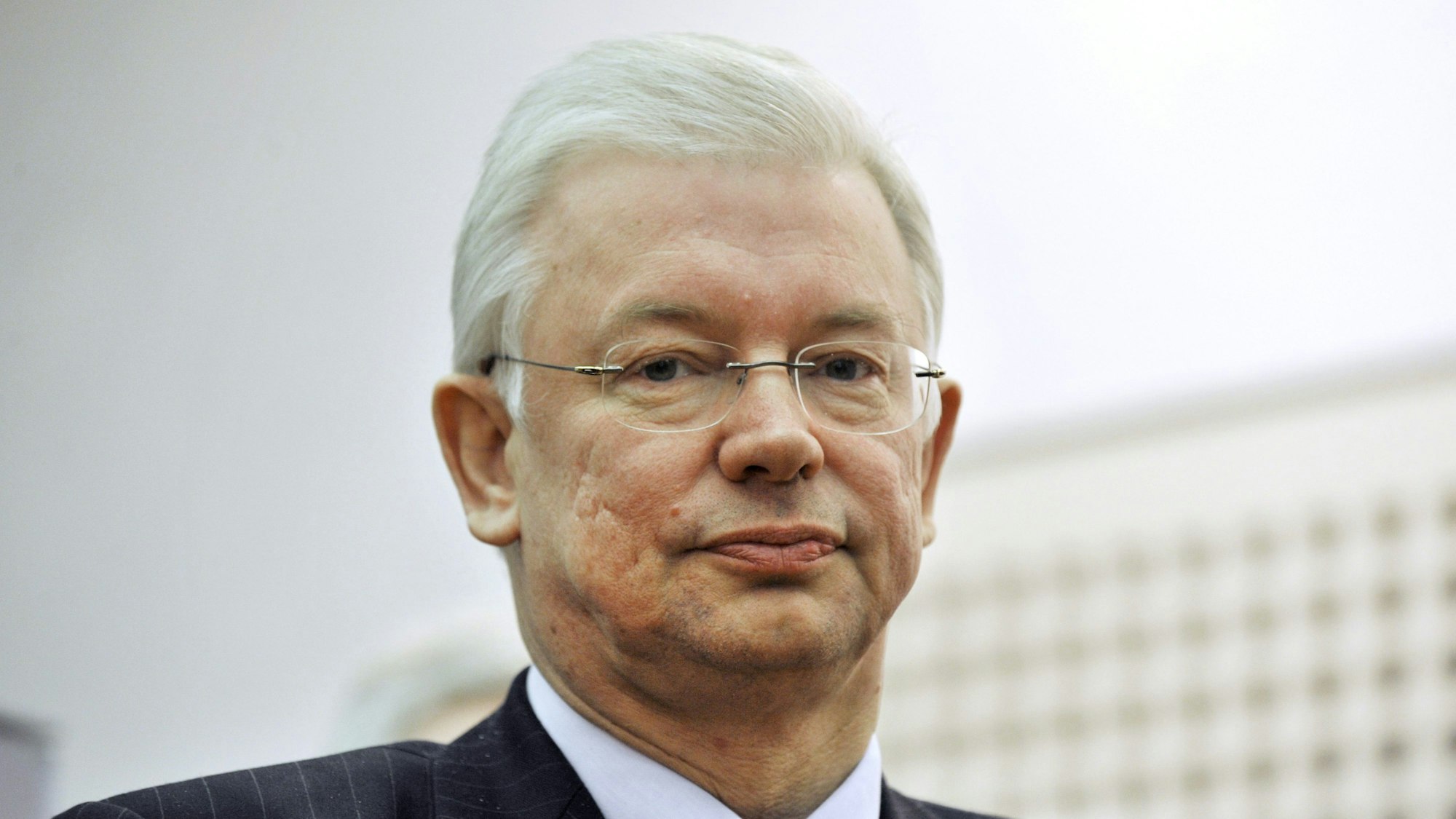 Das Bild zeigt den ehemaligen Ministerüpräsidenten von Hessen, Roland Koch. Foto: Boris Roessler / dpa