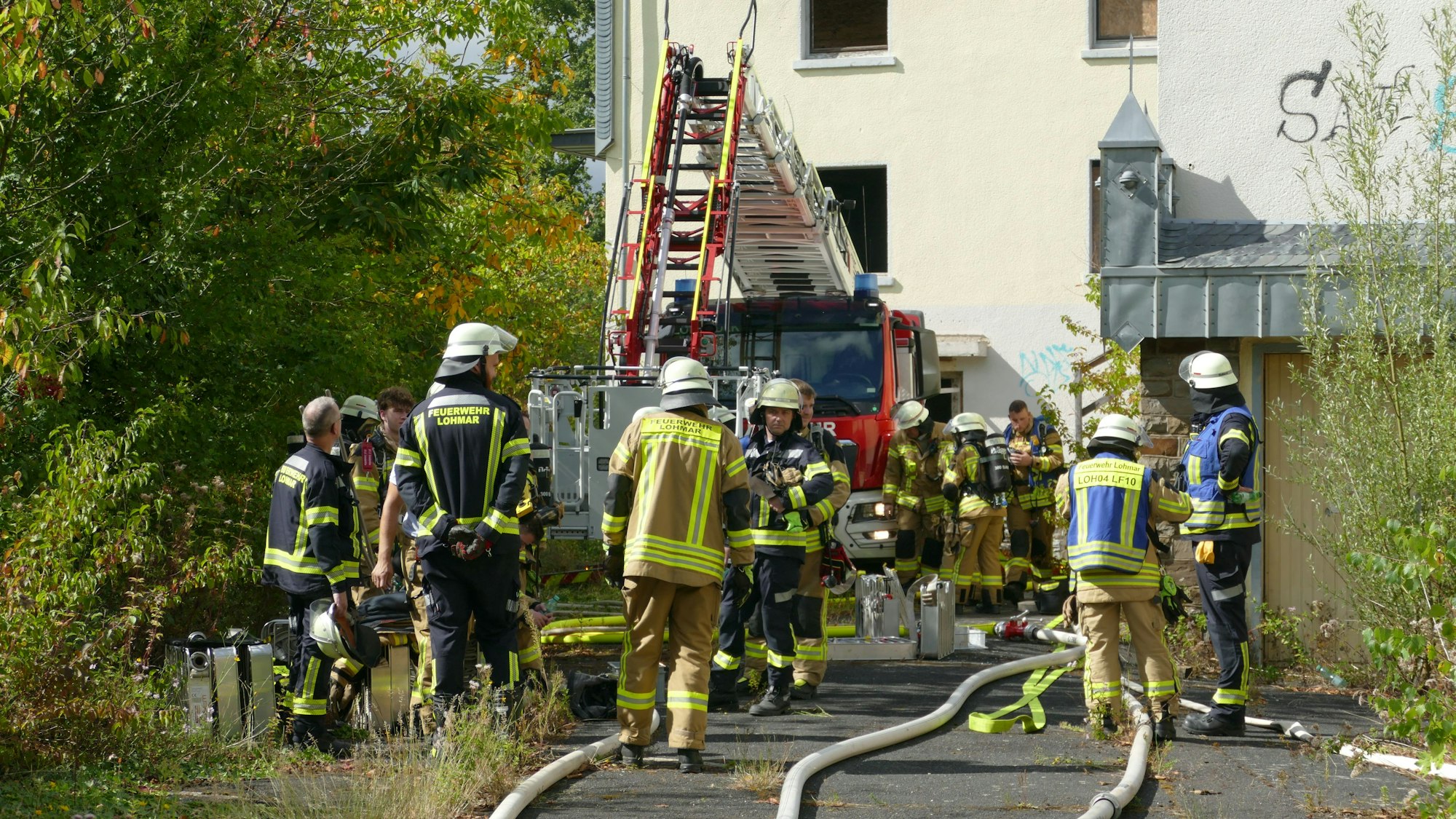 Die Feuerwehr war mit einem Großaufgebot vor Ort, insgesamt waren es 150 Helferinnen und Helfer.