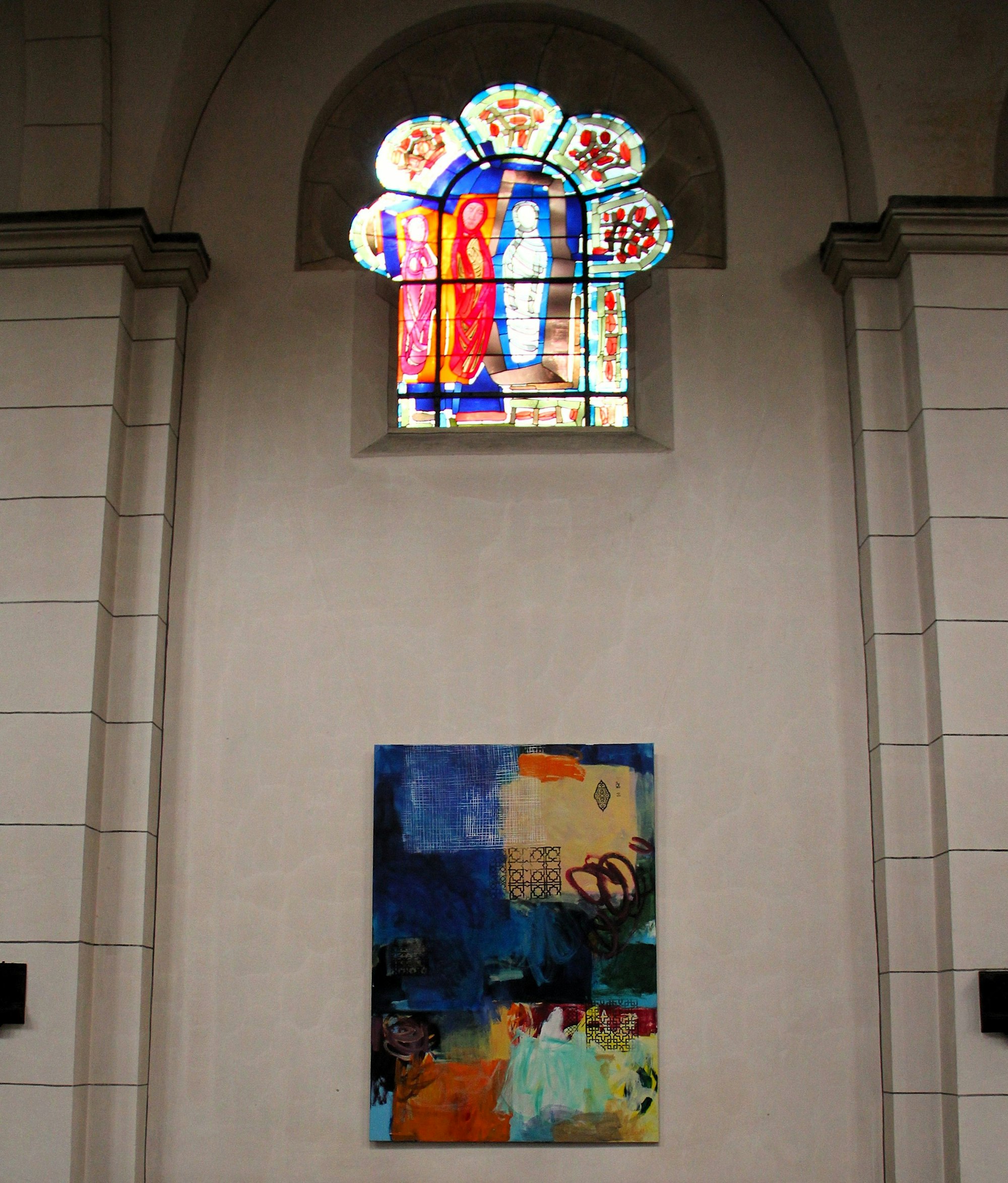 Der Künstler Georg Gartz präsentierte seine großformatigen Acryl-Malereien im Rahmen der Veranstaltungsreihe „deutzkultur“ in der Kirche St. Heribert.