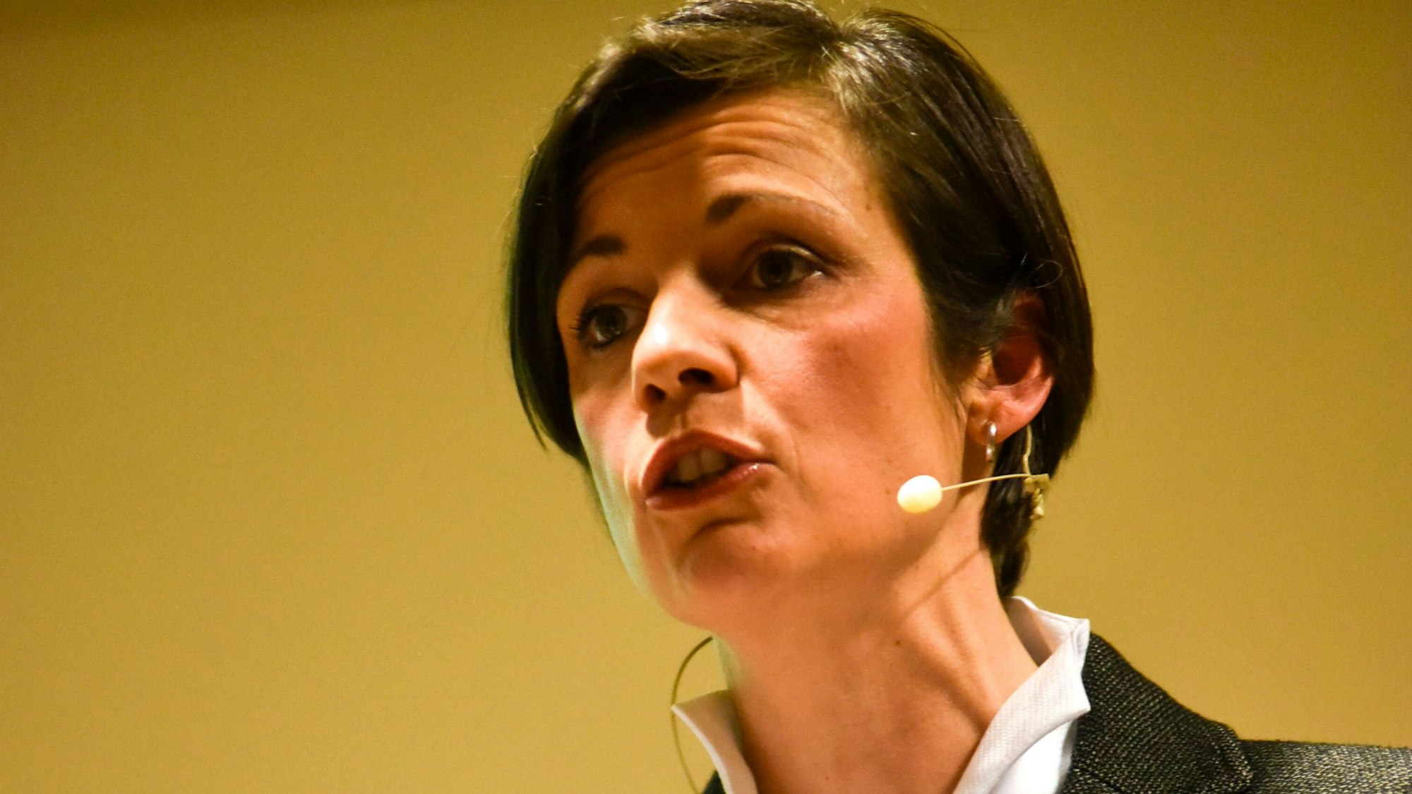 Erftstadts Bürgermeisterin Carolin Weitzel (CDU) steht in der Kritik.
