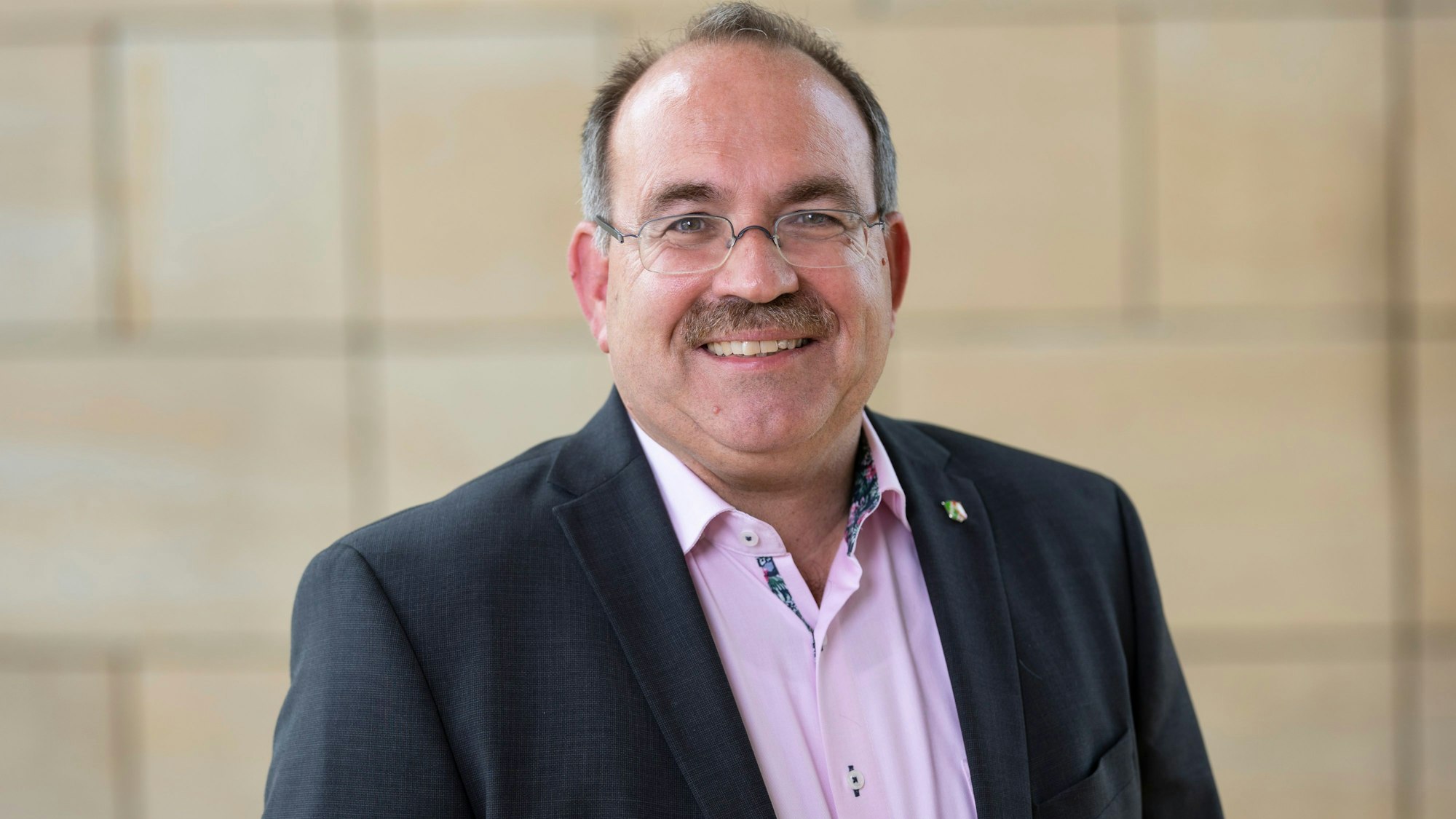 Das Porträt zeigt den künftigen Dürener Landrat Dr. Ralf Nolten.