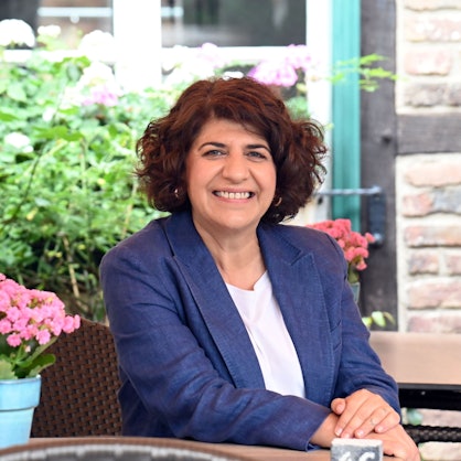 22.08.2025 Köln. Veedels-Spaziergang in Brück mit Berivan Aymaz, OB-Kandidatin der Kölner Grünen bei der Kommunalwahl 2025 in Brück. Foto: Alexander Schwaiger