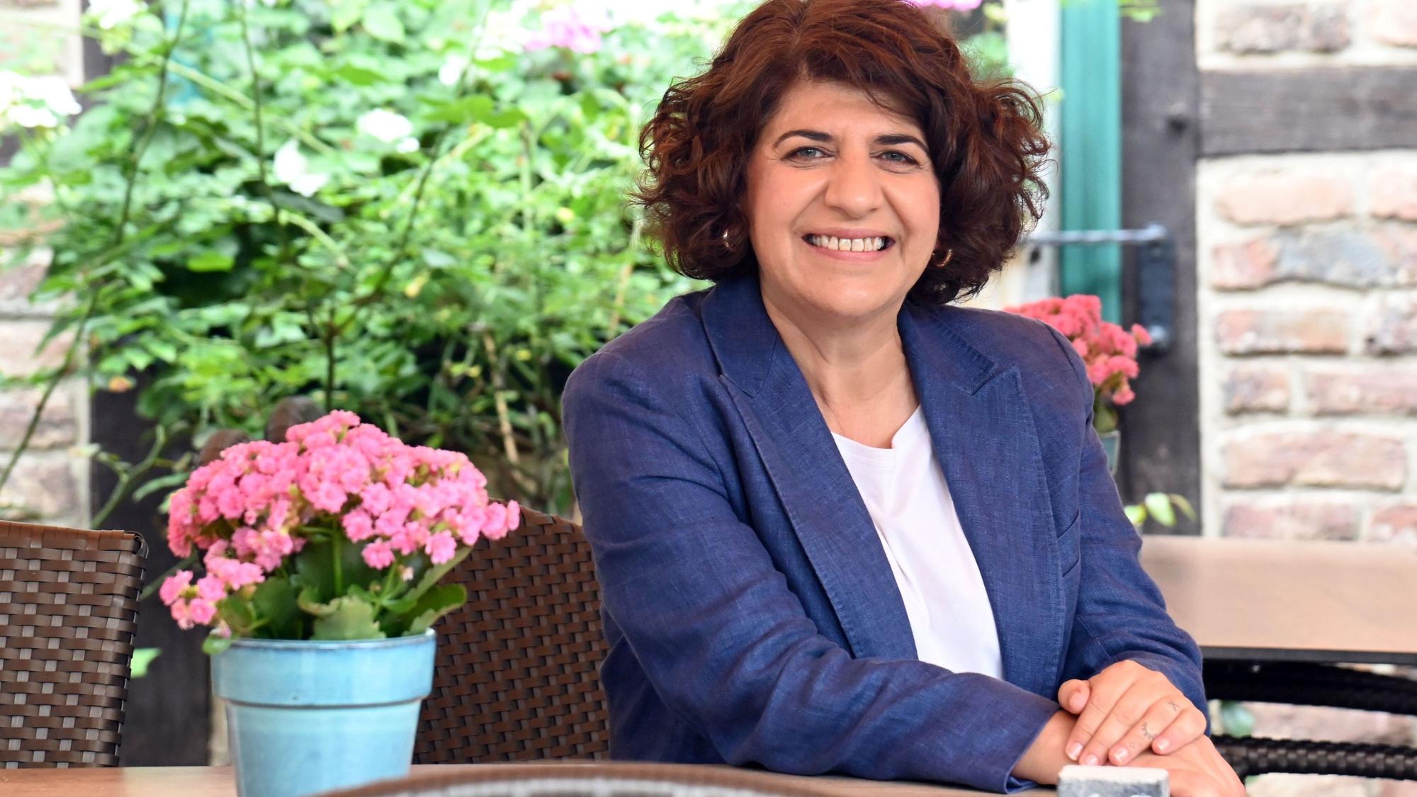 22.08.2025 Köln. Veedels-Spaziergang in Brück mit Berivan Aymaz, OB-Kandidatin der Kölner Grünen bei der Kommunalwahl 2025 in Brück. Foto: Alexander Schwaiger