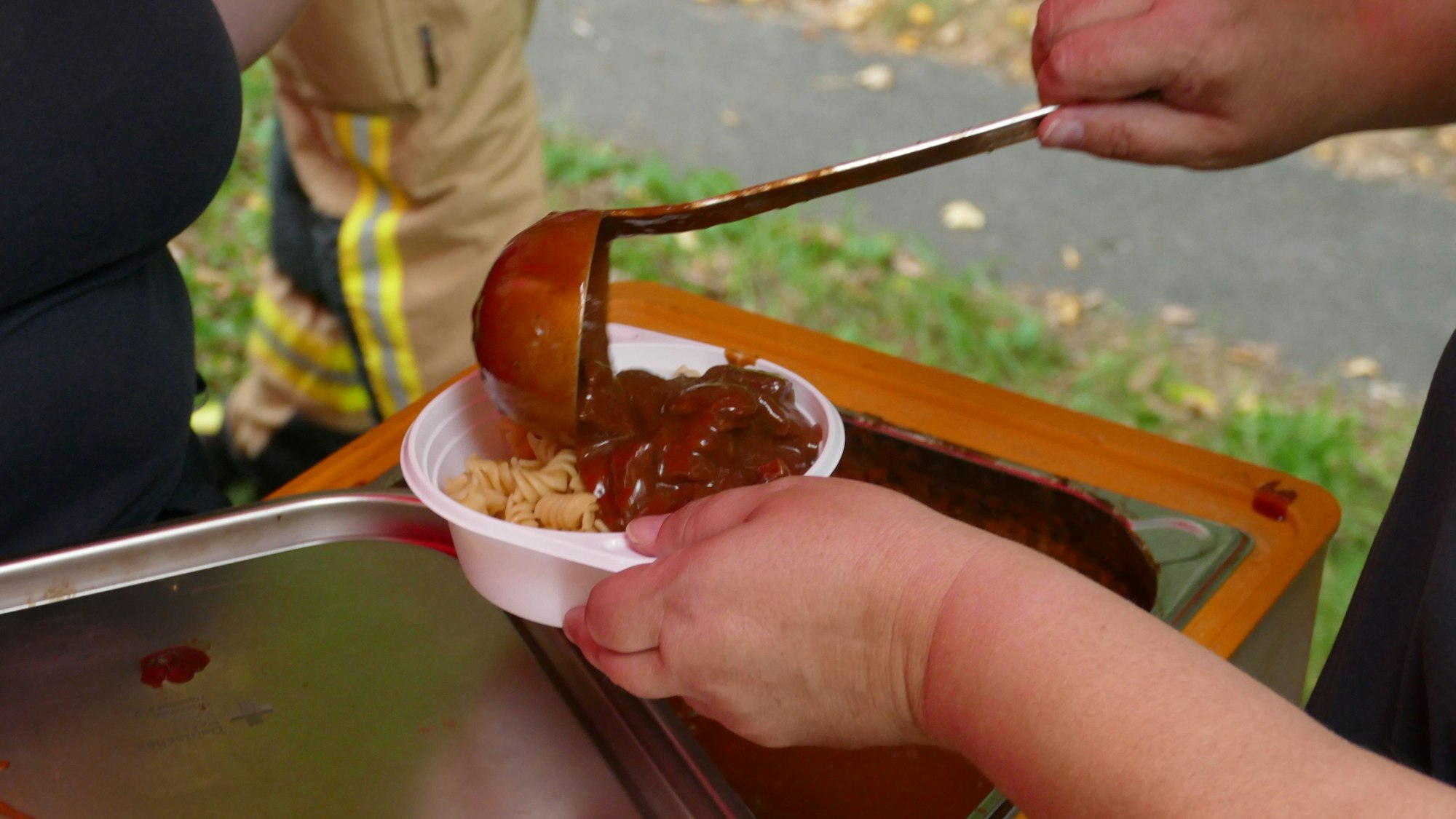 Gulasch mit Nudeln standen beim Deutschen Roten Kreuz auf dem Speiseplan.