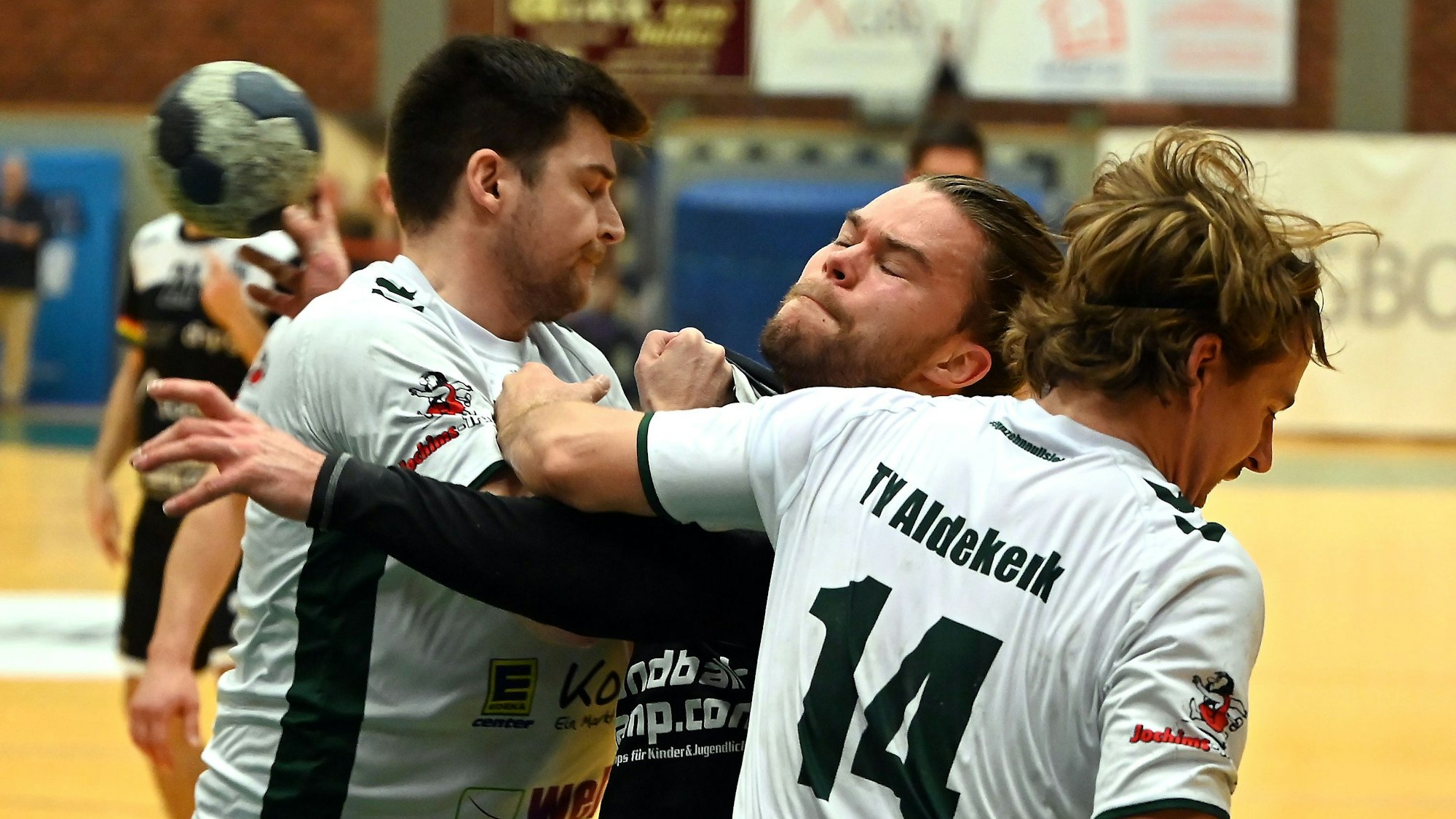 25.11.2023, Handball-TuS Opladen-Aldekerk
mitte: Maurice Meurer (Opladen)
Foto: Uli Herhaus