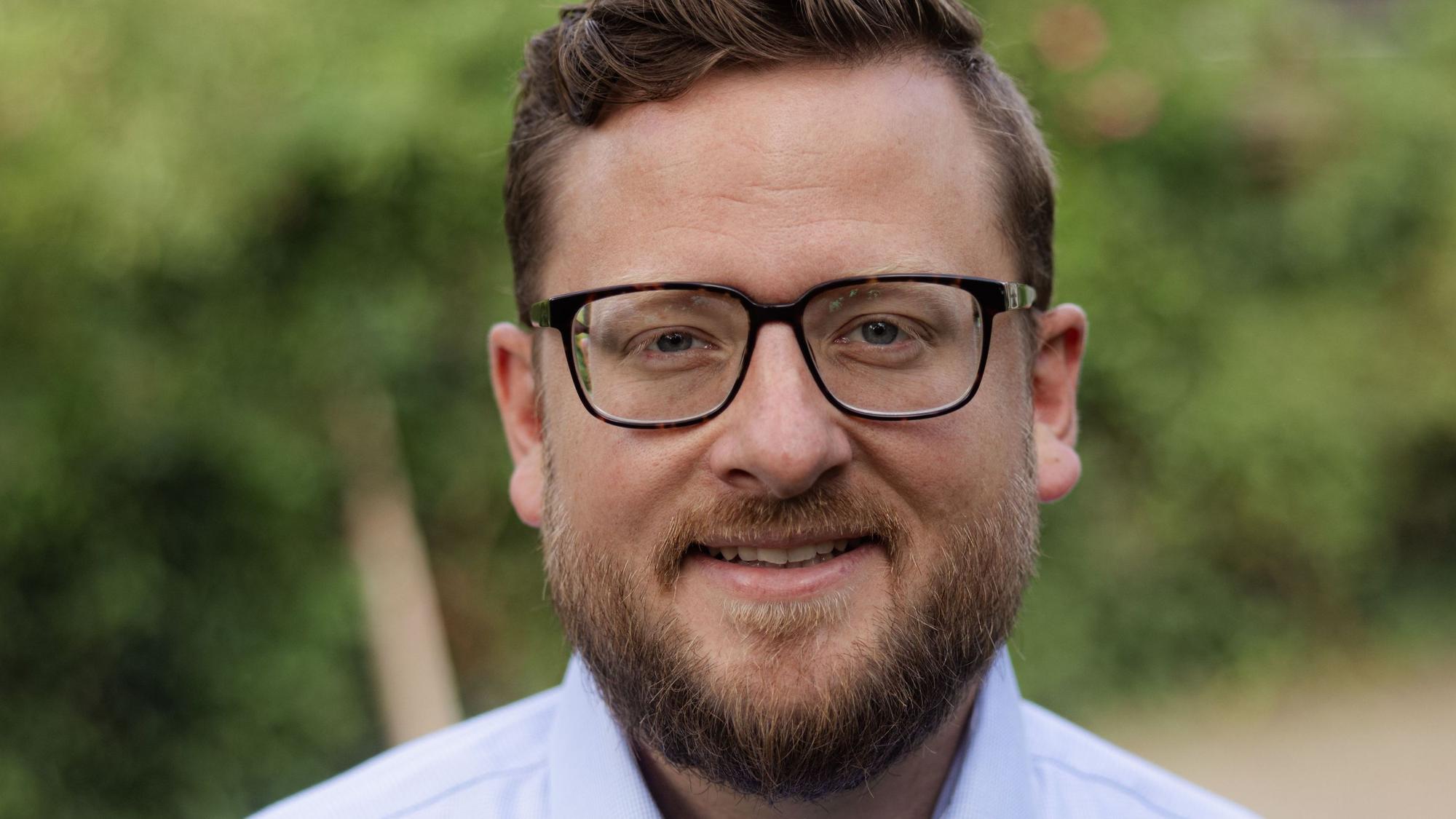 Lukas Miebach (37) ist Kandidat der CDU für den Posten des Bürgermeisters in der Gemeinde Engelskirchen.