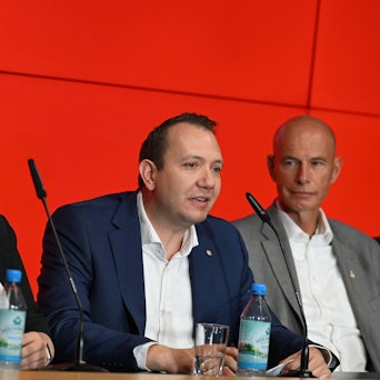 Stacy Krott und Fabian Schwab mit Präsidentschaftskandidat Jörn Stobbe (r.)