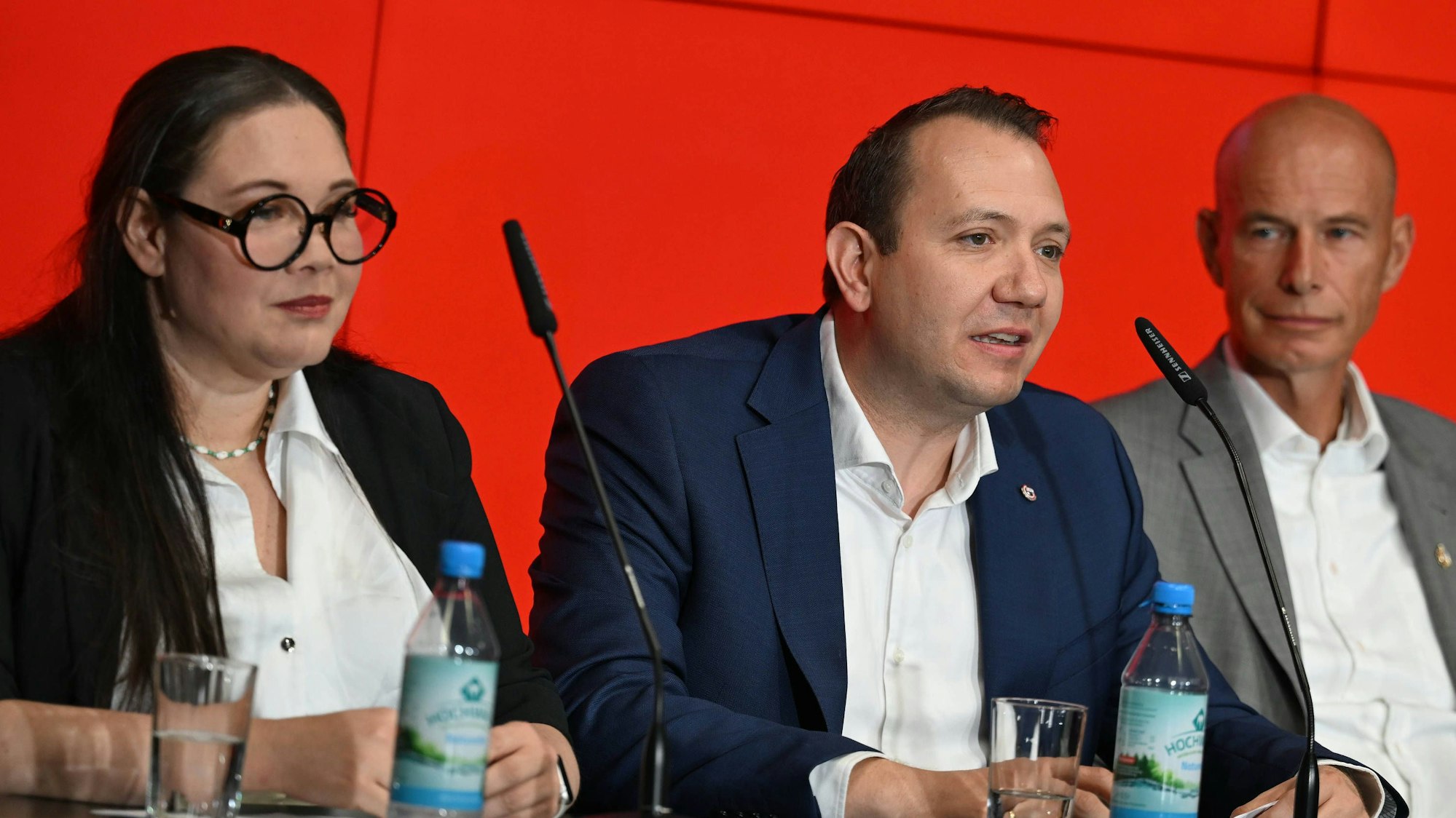 Stacy Krott und Fabian Schwab mit Präsidentschaftskandidat Jörn Stobbe (r.)