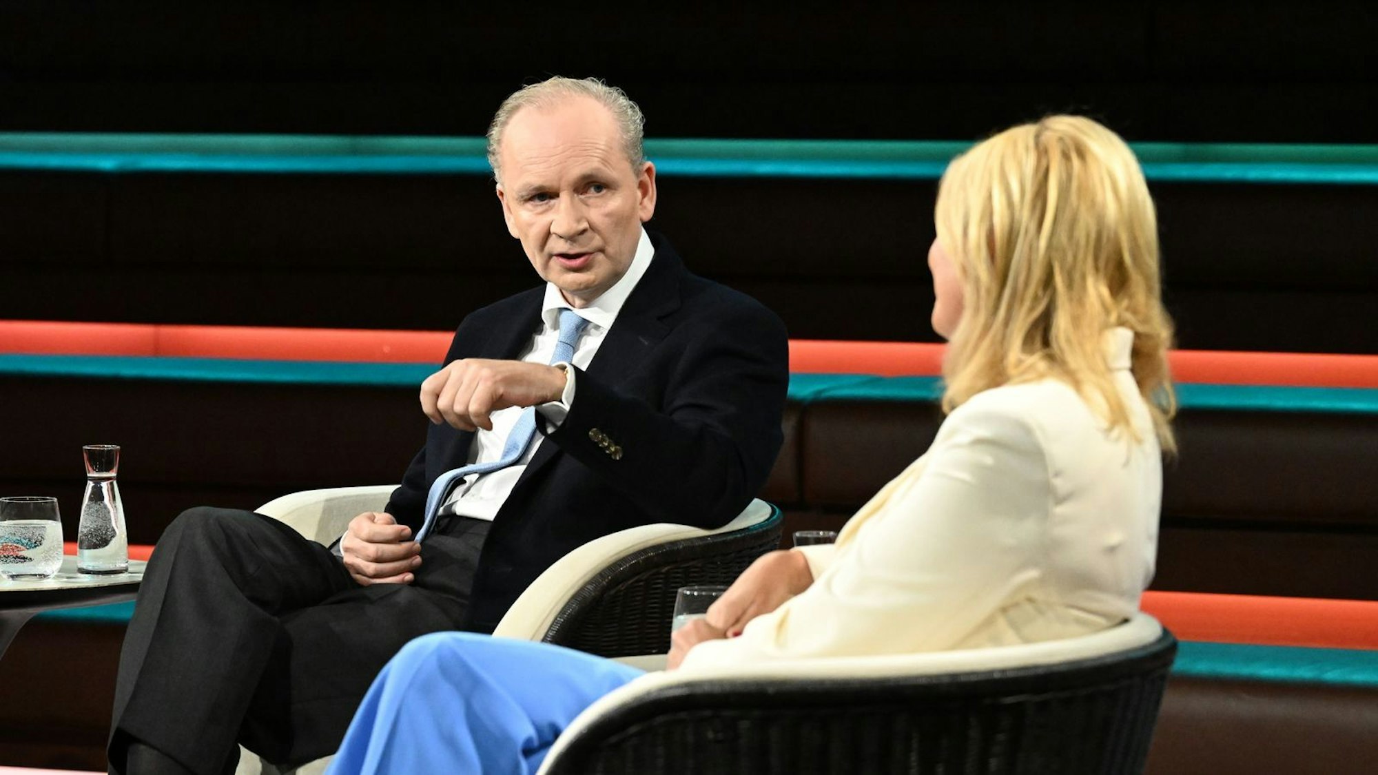 Autor Ferdinand von Schirach erläuterte bei „Markus Lanz“, dass sich bei vielen Bürgern eine „Enttäuschung“ breit mache, weil Politiker nicht offen mit ihnen kommunizieren. (Bild: ZDF / Cornelia Lehmann)