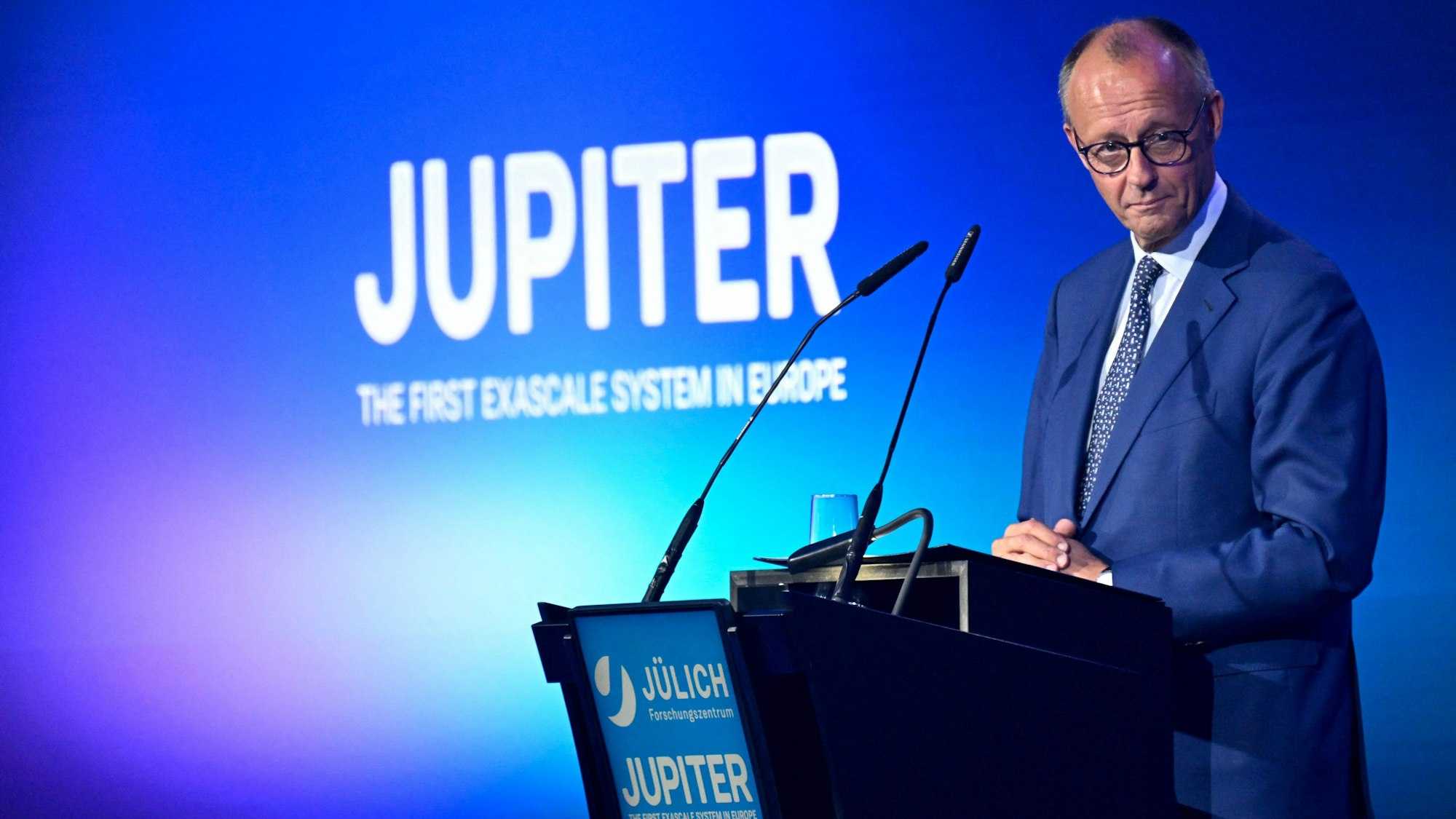 Bundeskanzler Friedrich Merz (CDU) bei der Einweihung der Super-Computers in Jülich.