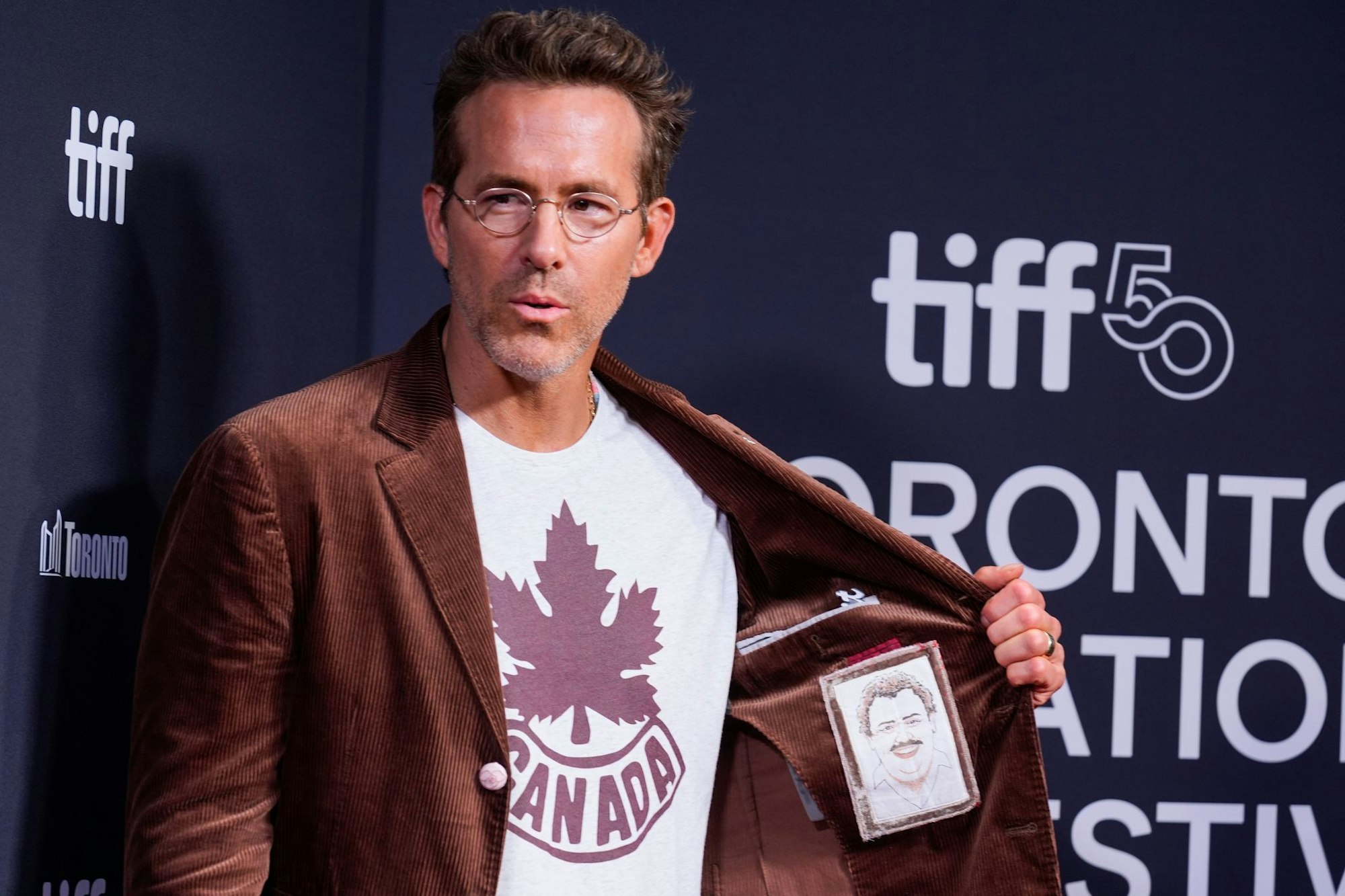 Auch Ryan Reynolds ist dabei.