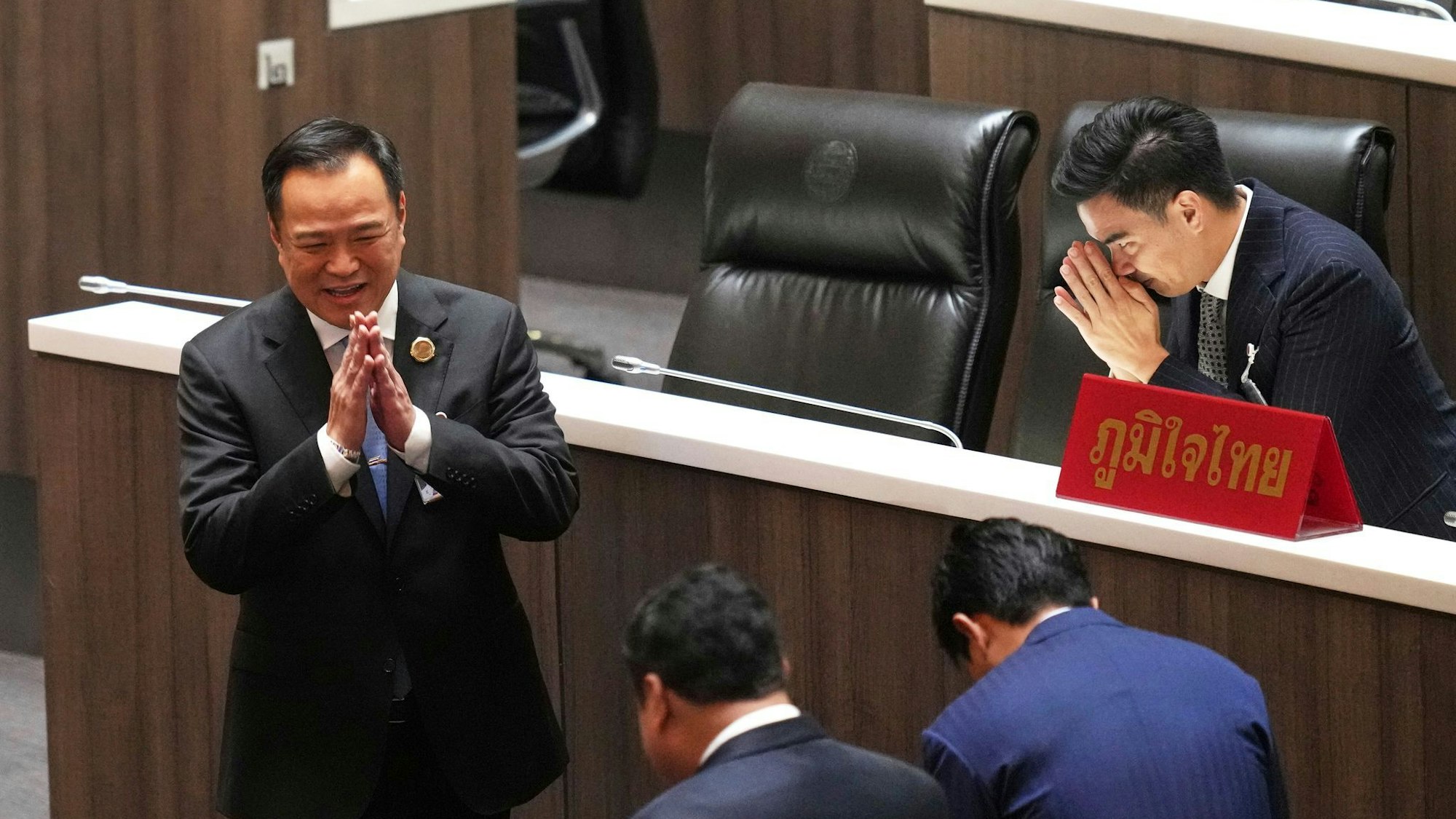 Anutin Charnvirakul bei seiner Vereidigung. Thailand hat bereits zum dritten Mal in zwei Jahren eine neue Regierung.