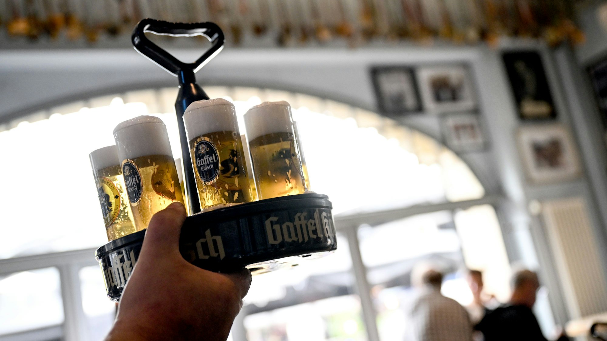 Der Bierkonsum in Deutschland ist rückläufig, was auch in Köln zu einem geringeren Kölsch-Absatz führt.