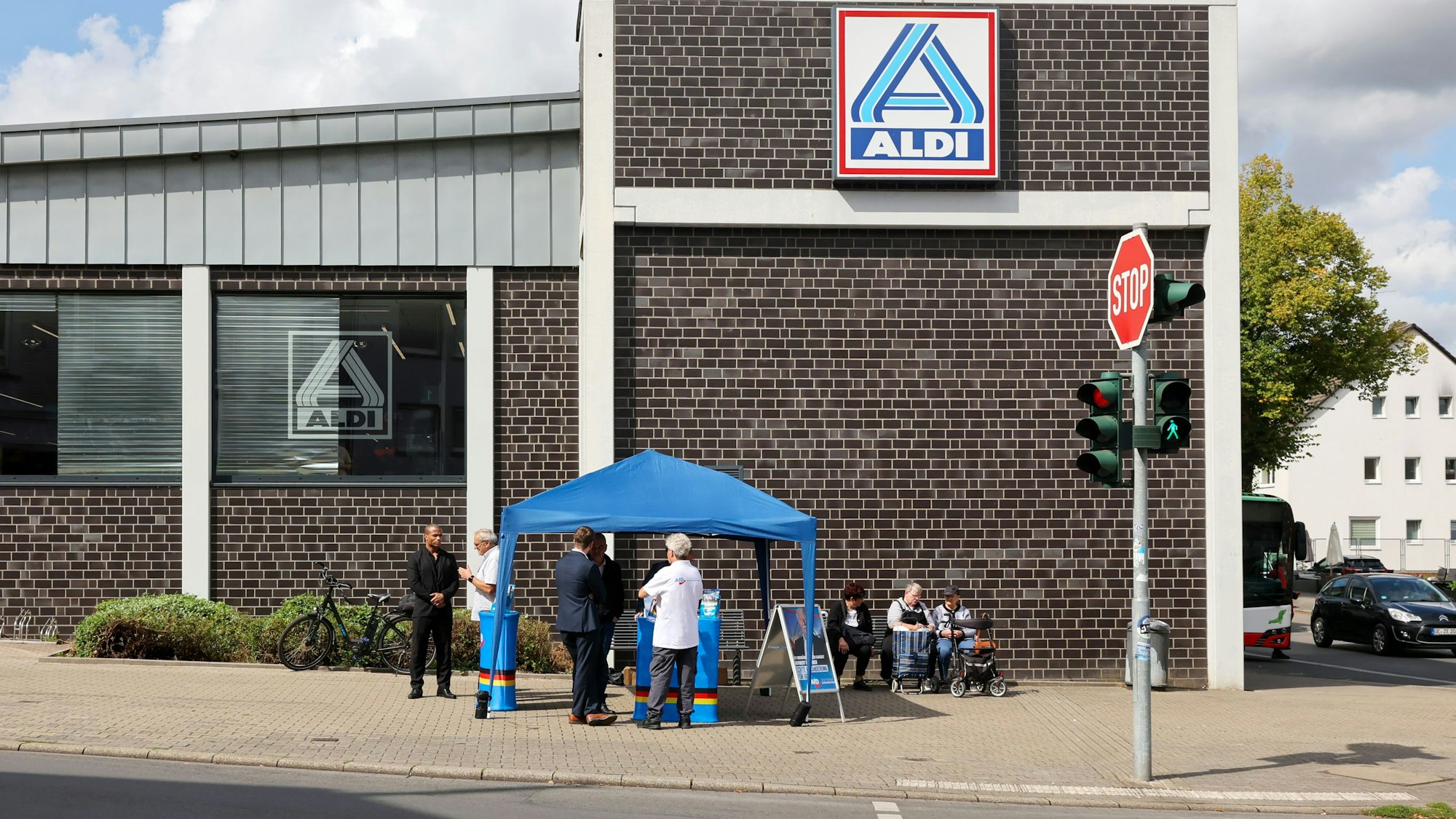 AfD-Stand im Gelsenkirchener Stadtteil Resse vor dem Aldi.