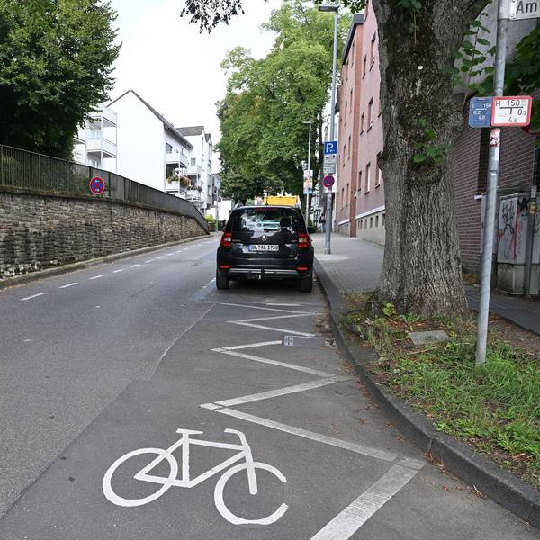 Das Foto zeigt die Laurentiusstraße in Bergisch Gladbach