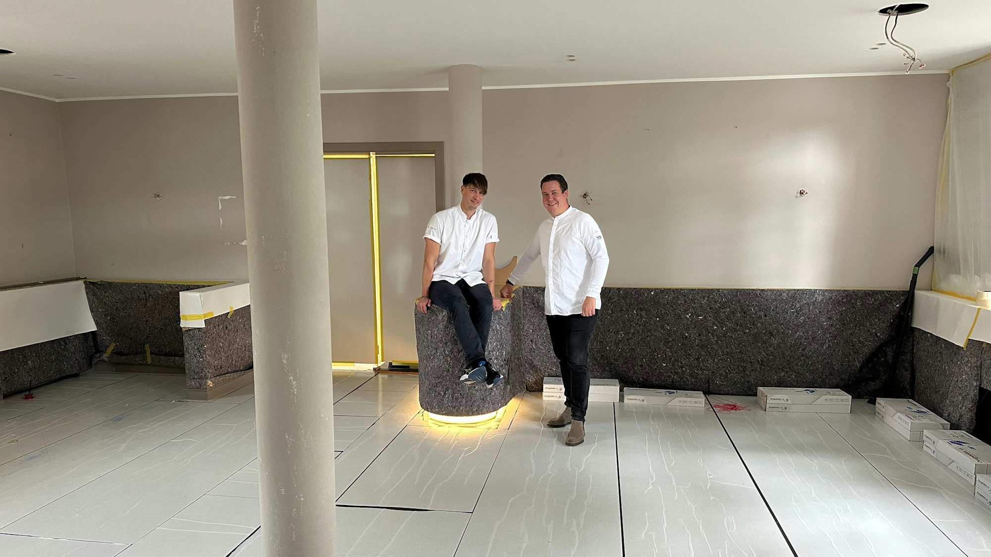 Das Le Gourmet wird nun umgebaut und mit neuem Namen unter LEU eröffnet Patissier Andre Siebertz (l.) und Küchenchef Thomas Gilles in den alten Räumen, die nun neu gestaltet werden.