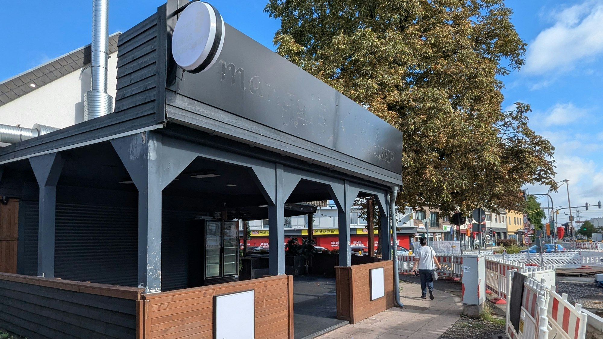 Das Foto zeigt das inzwischen leerstehende Lokal an der Ecke Luxemburger Straße, Horbeller Straße.