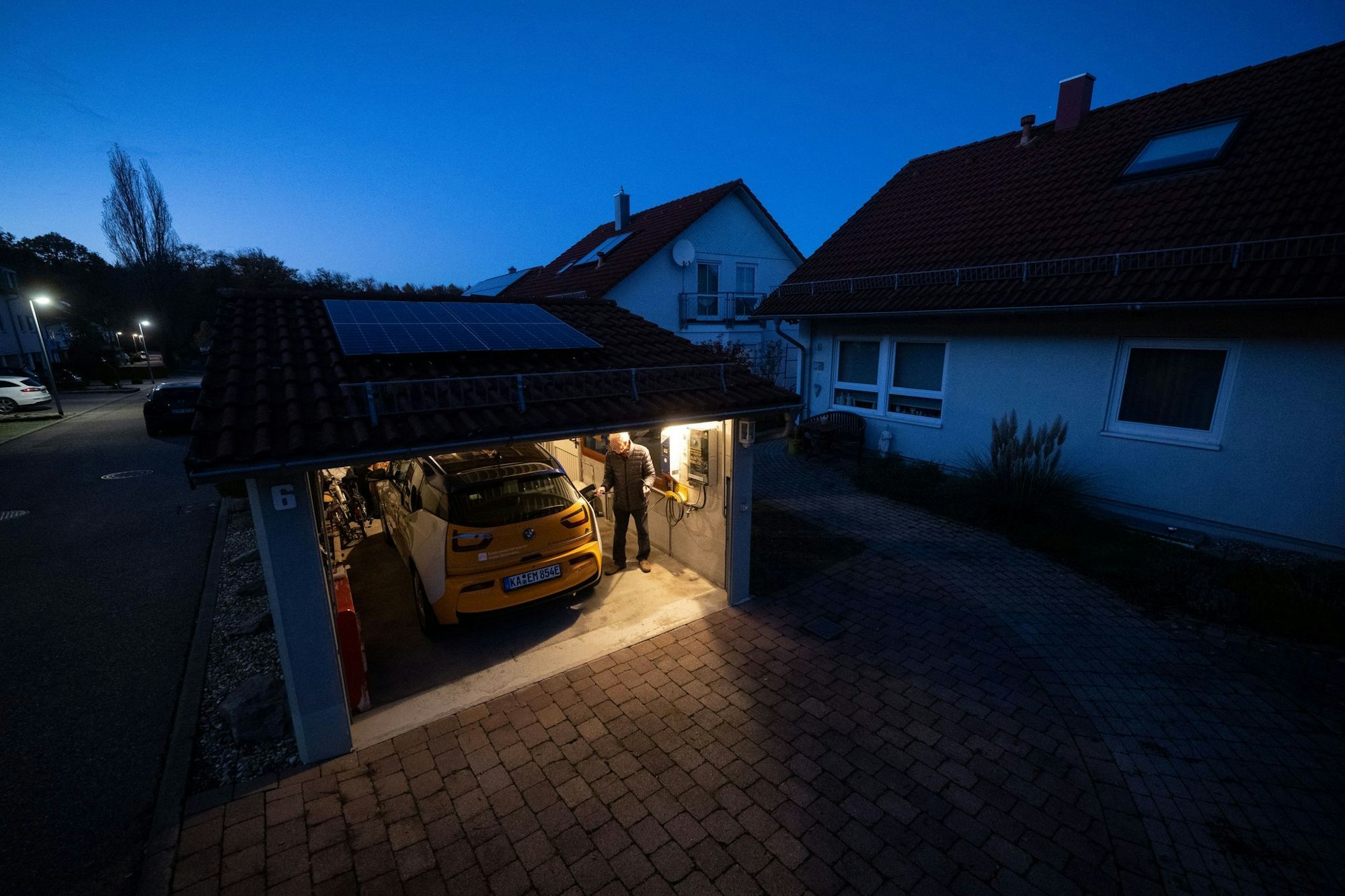 Auto-Akkus als Stromspeicher: Laut dem Energieversorger Eon können immer mehr E-Autos den gespeicherten Strom nicht nur selbst verbrauchen, sondern auch wieder abgeben. «Bidirektionales Laden» heißt das Stichwort. (Archivbild)