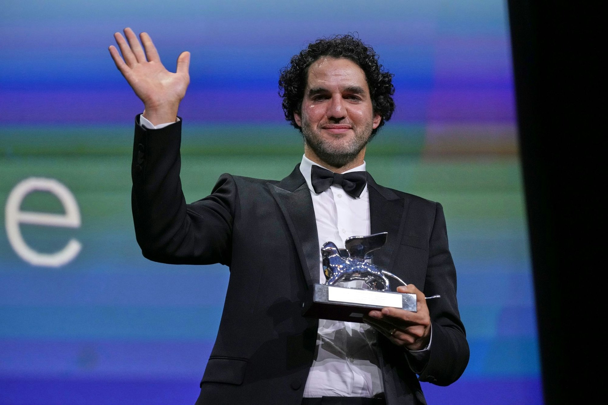 Benny Safdie auf der Bühne.