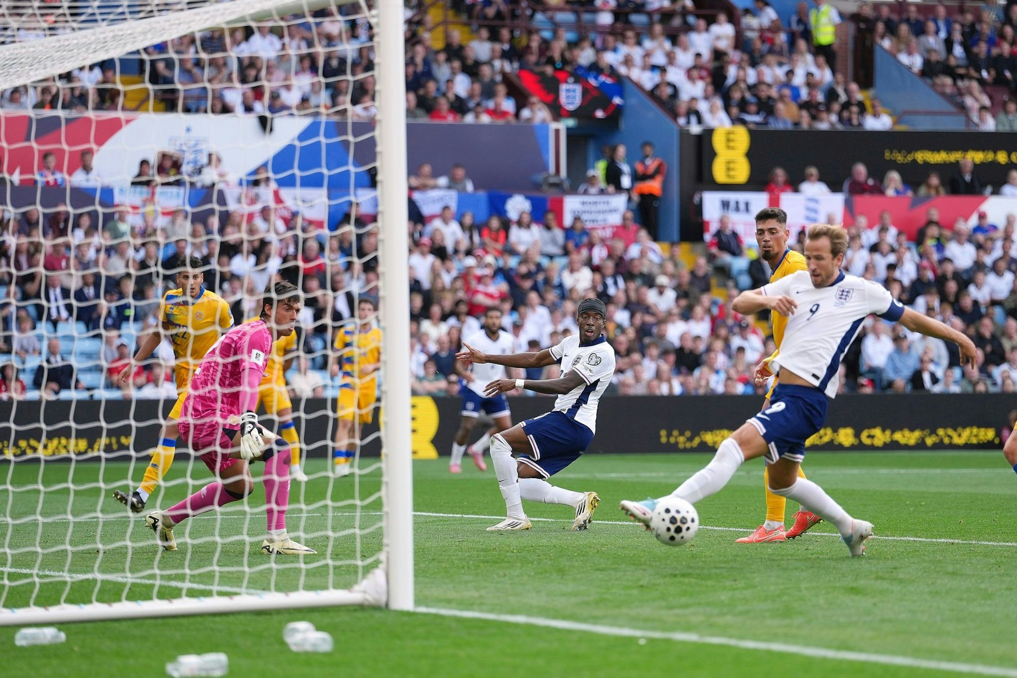 England und Kapitän Harry Kane gewannen auch das vierte Qualifikationsspiel zur Fußball-WM.