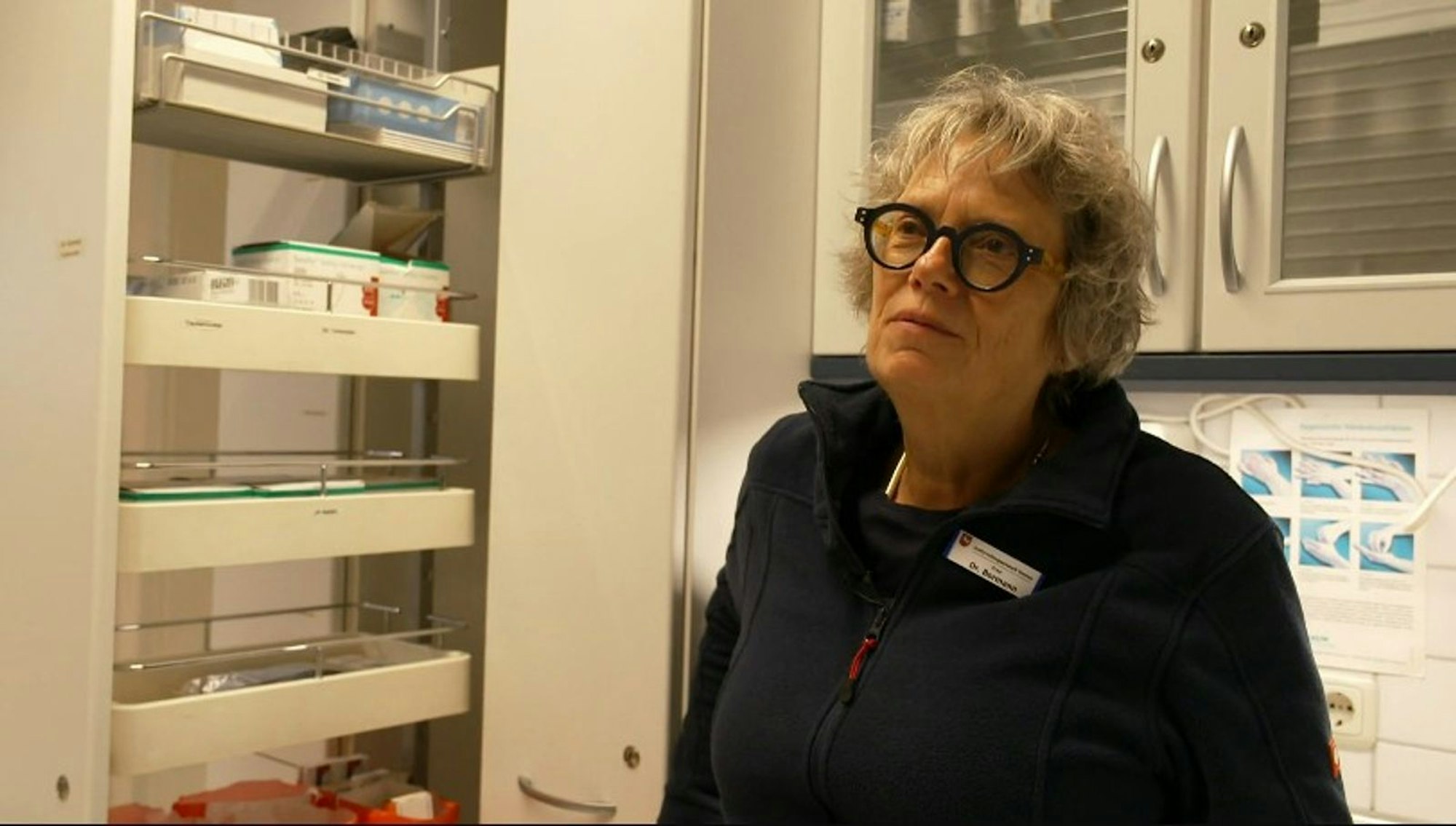 Dr. med. Sigrid Bormann ist Haftärztin in der Justizvollzugsanstalt Uelzen. Laut ihr sind vor allem synthetischen Drogen ein wachsendes Problem in den Gefängnissen. (Bild: RTL)